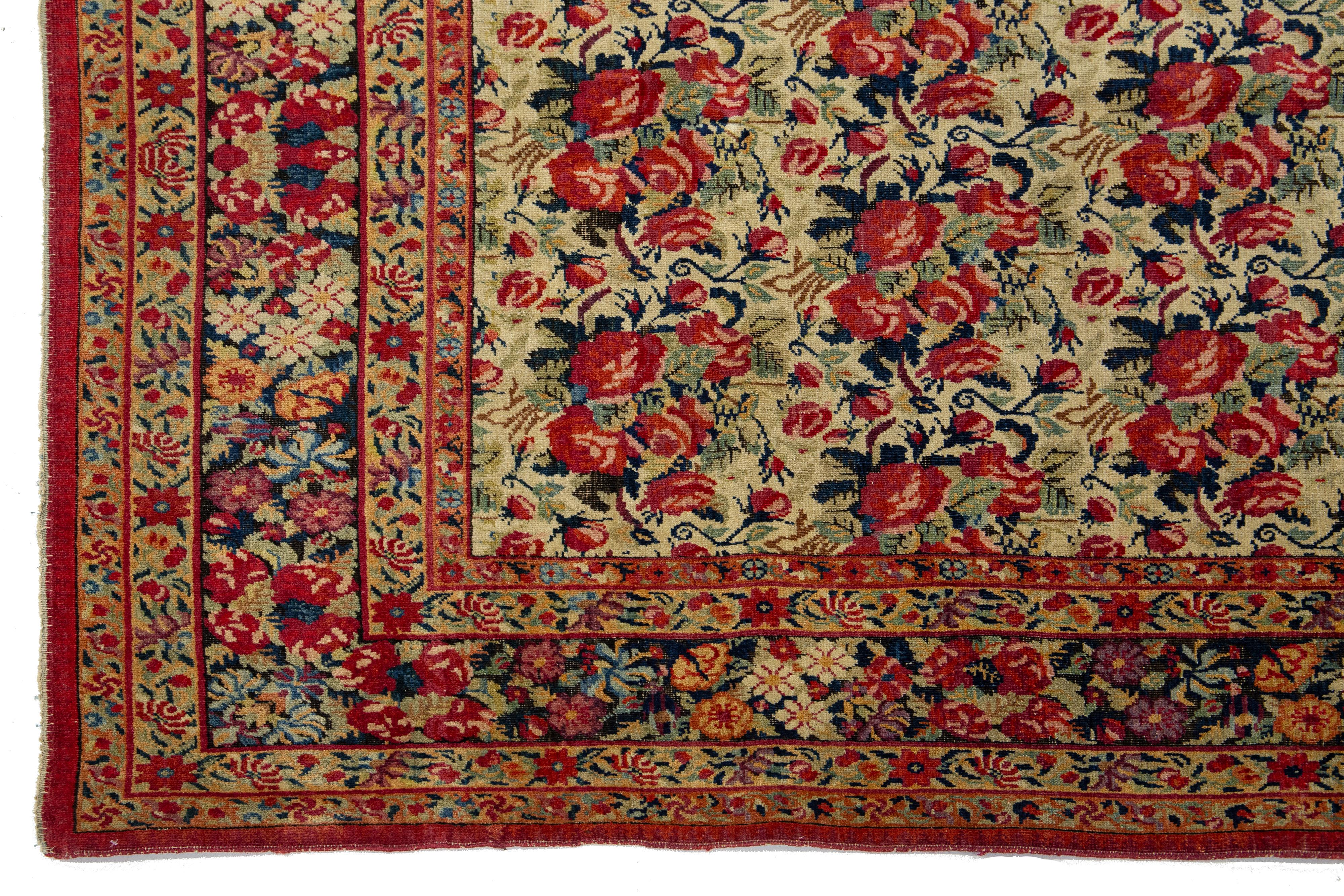 Antiker persischer Malayer-Wollteppich in Beige mit Blumenmuster (Frühes 19. Jahrhundert) im Angebot