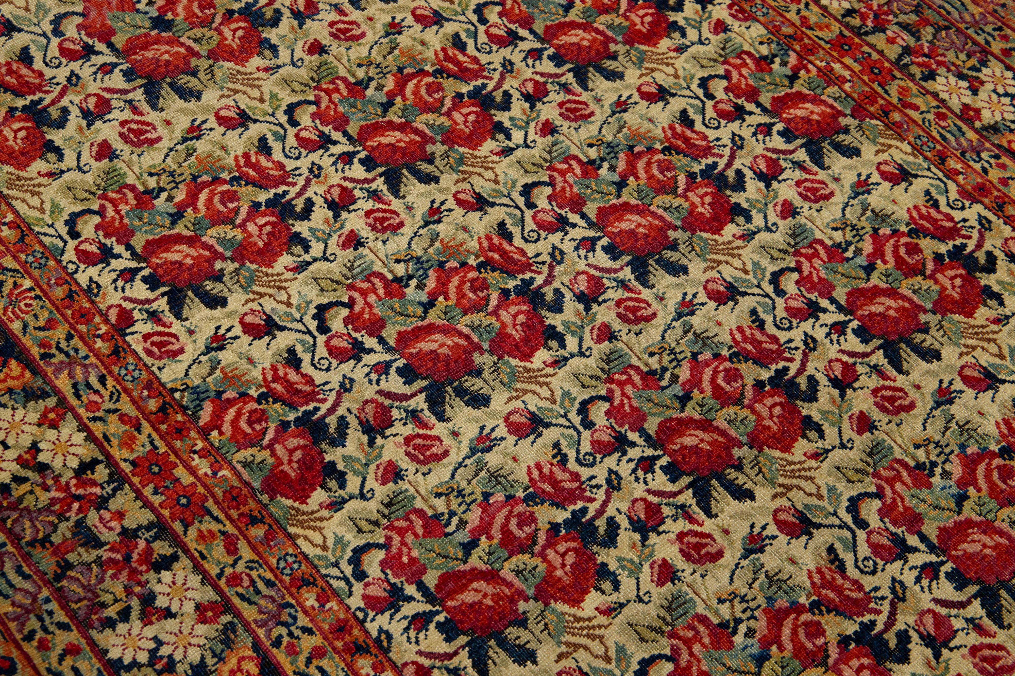 Antiker persischer Malayer-Wollteppich in Beige mit Blumenmuster (Wolle) im Angebot