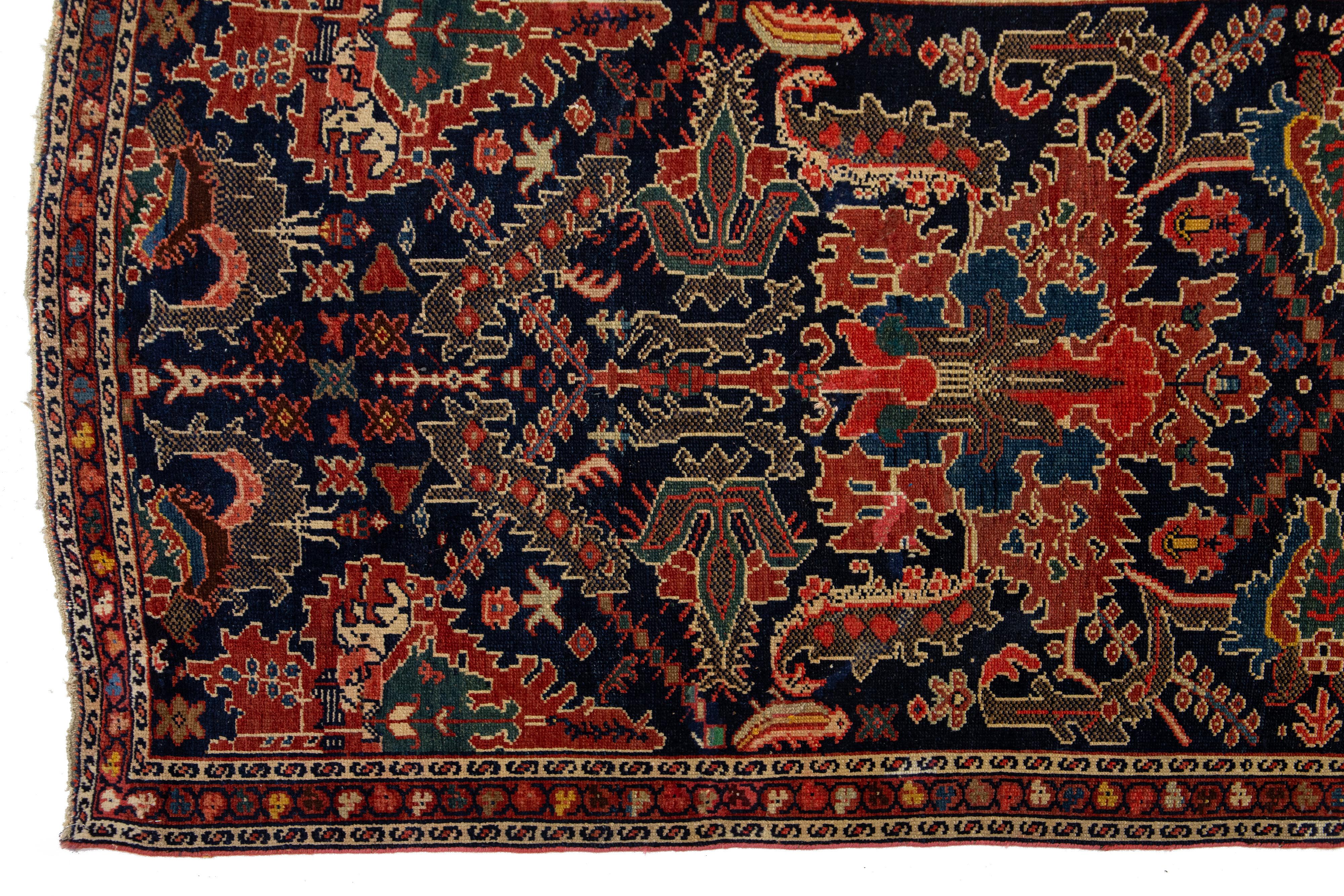 20ième siècle Tapis de couloir persan Malayer ancien en laine bleu foncé à motifs floraux en vente
