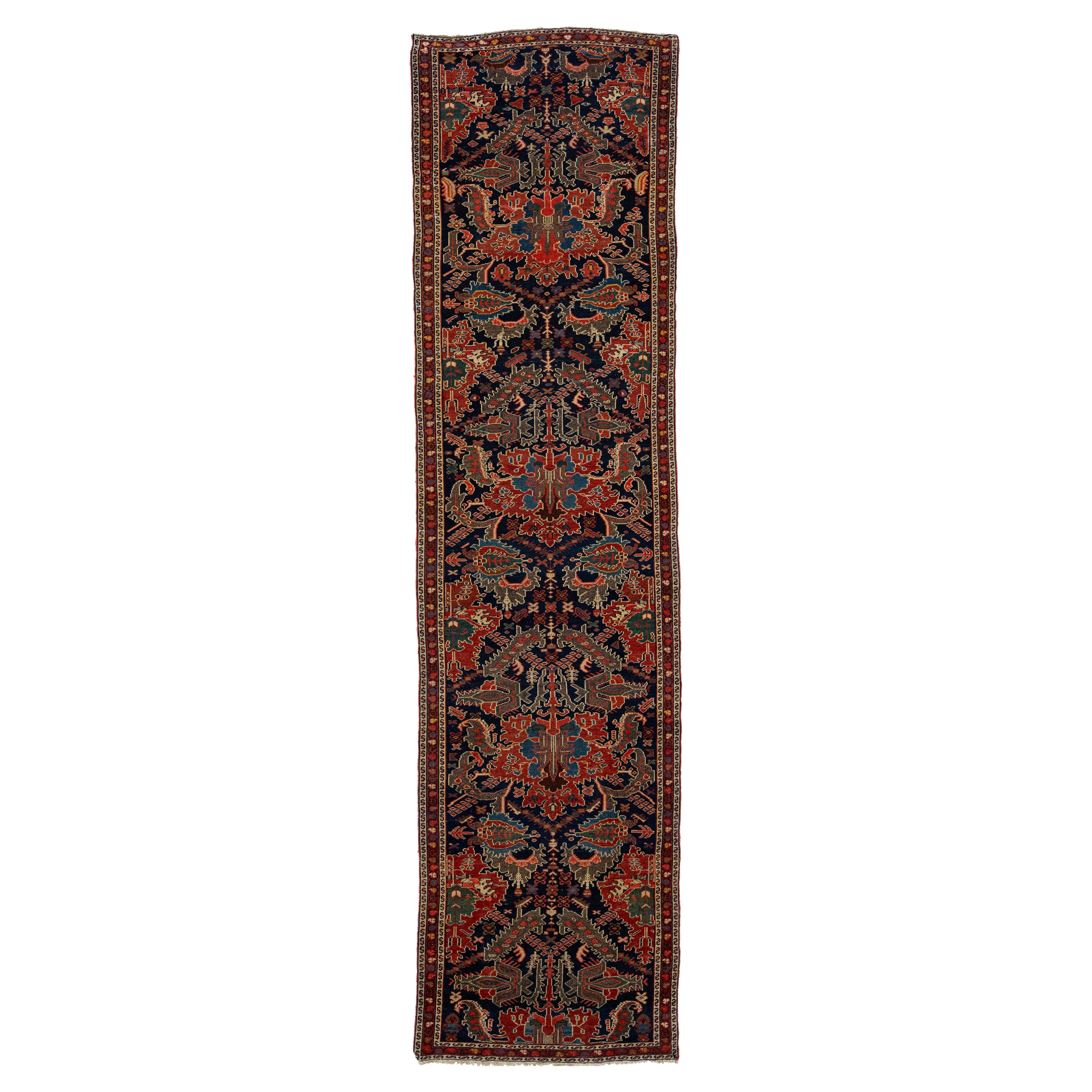 Tapis de couloir persan Malayer ancien en laine bleu foncé à motifs floraux