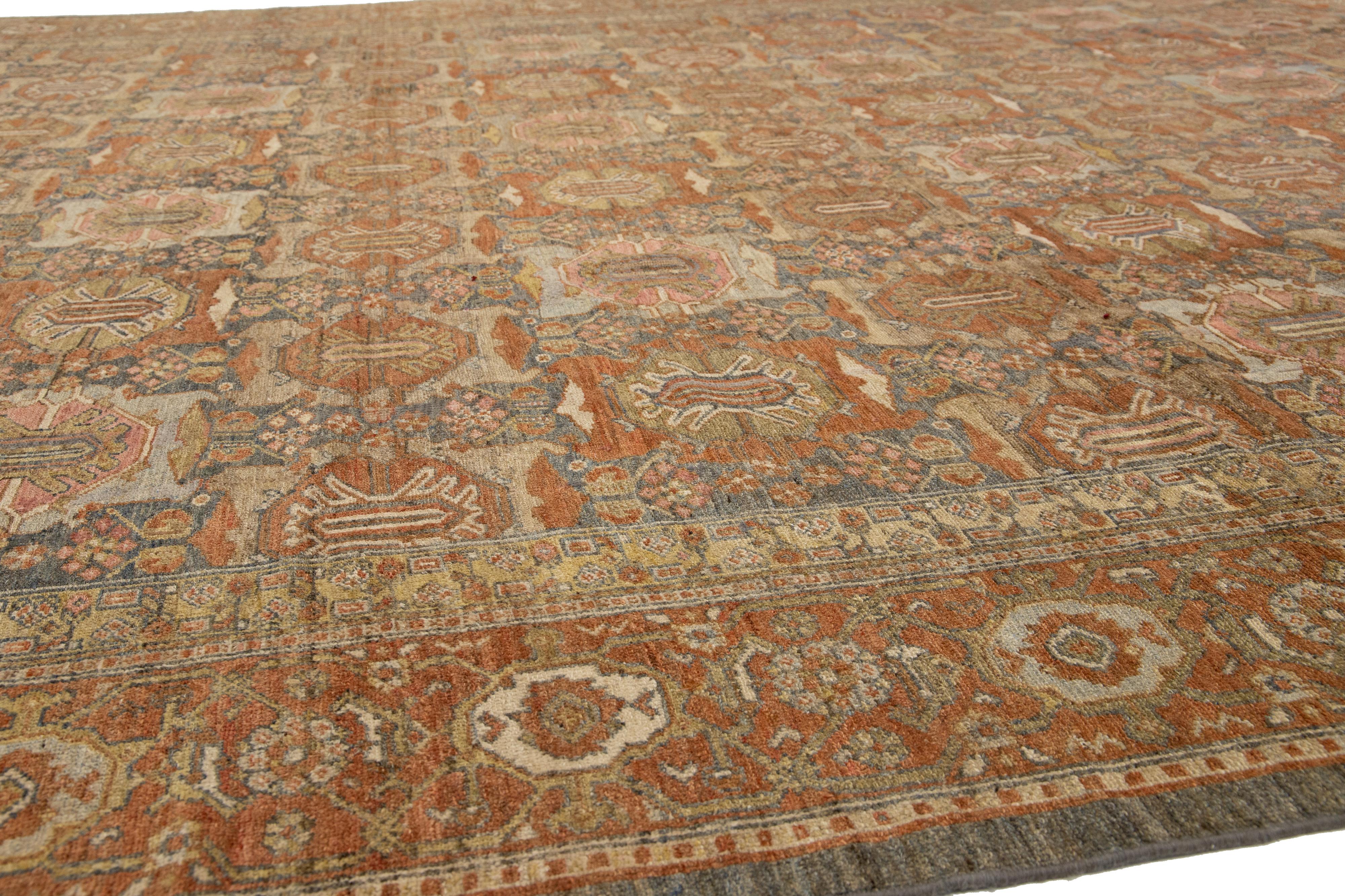 Annodato a mano Tappeto antico persiano in lana Malayer con disegno floreale, grigio e ruggine (circa 1890) in vendita