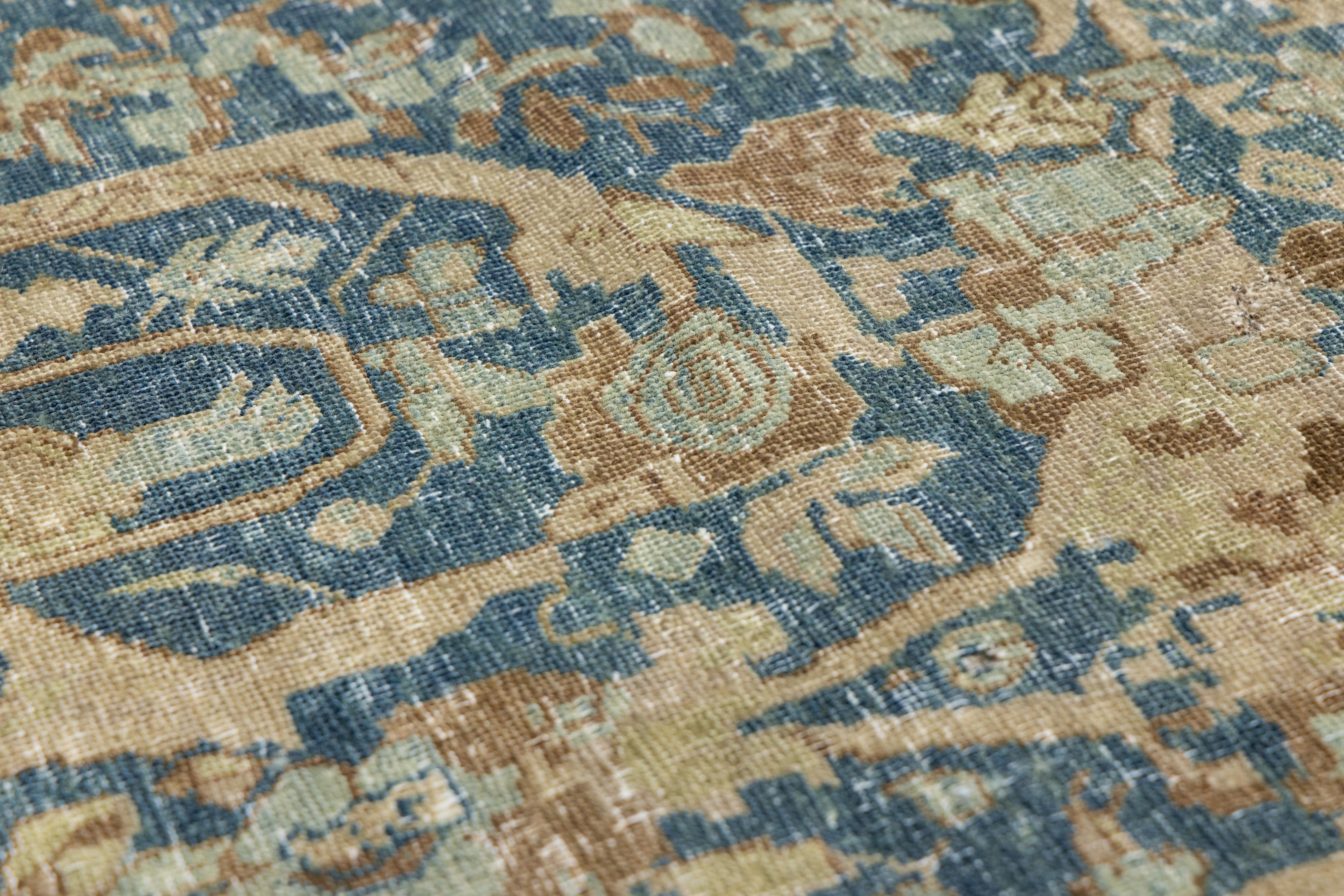 Floral gestaltete handgefertigte Mahal Wollteppich In Blau aus den 1900er Jahren im Angebot 2