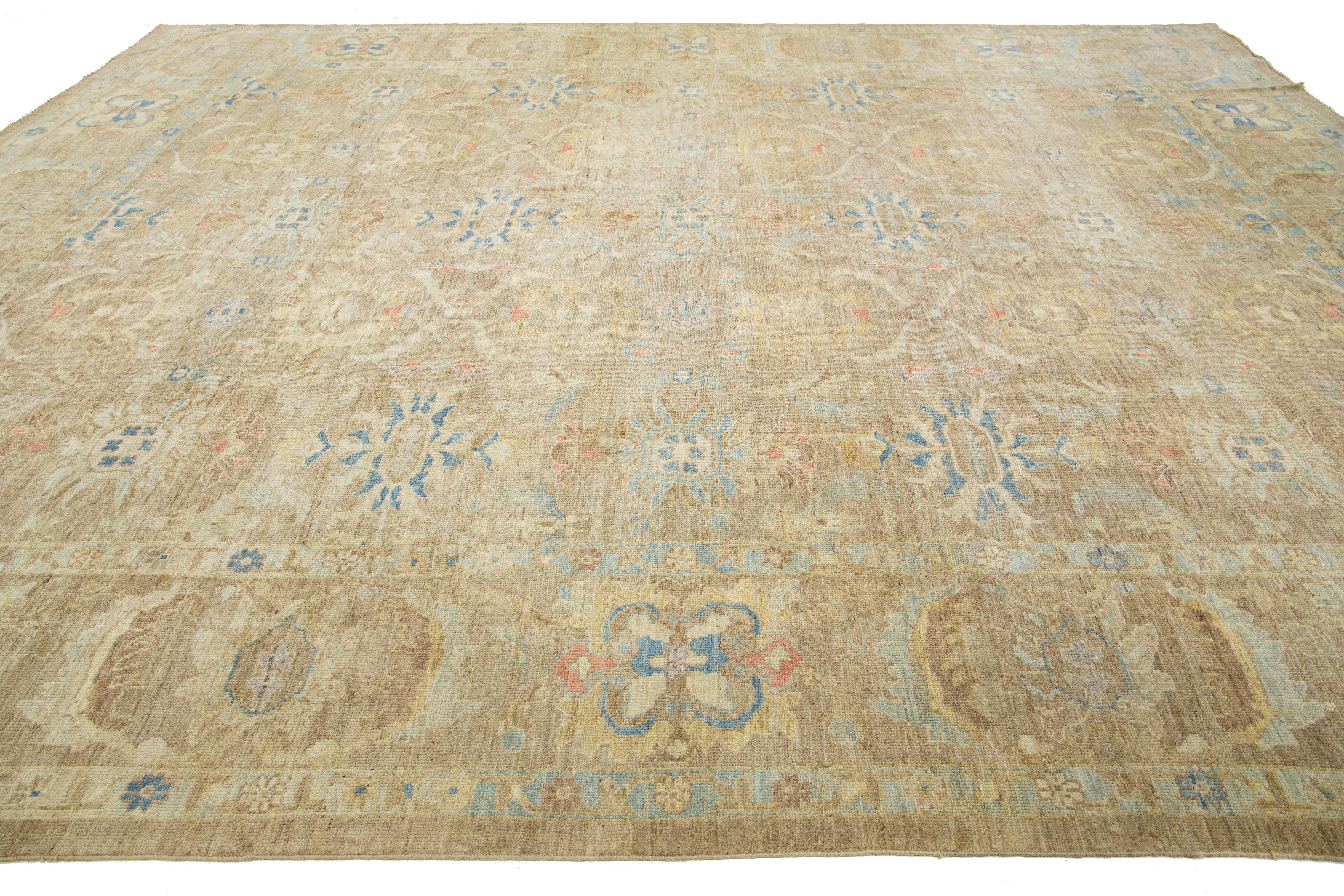 Apadana's Floral Designed Moderner Sultanabad-Wollteppich Handgefertigt in Hellbraun im Angebot 1