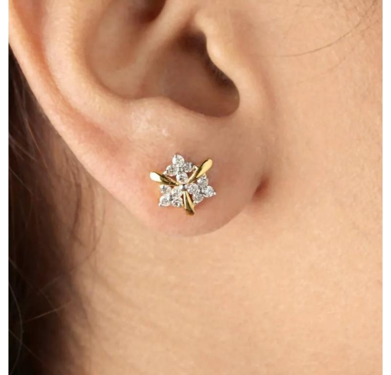 Round Cut Floral Designer Stud Earring 14K Yellow Gold Genuine Diamond For Sale