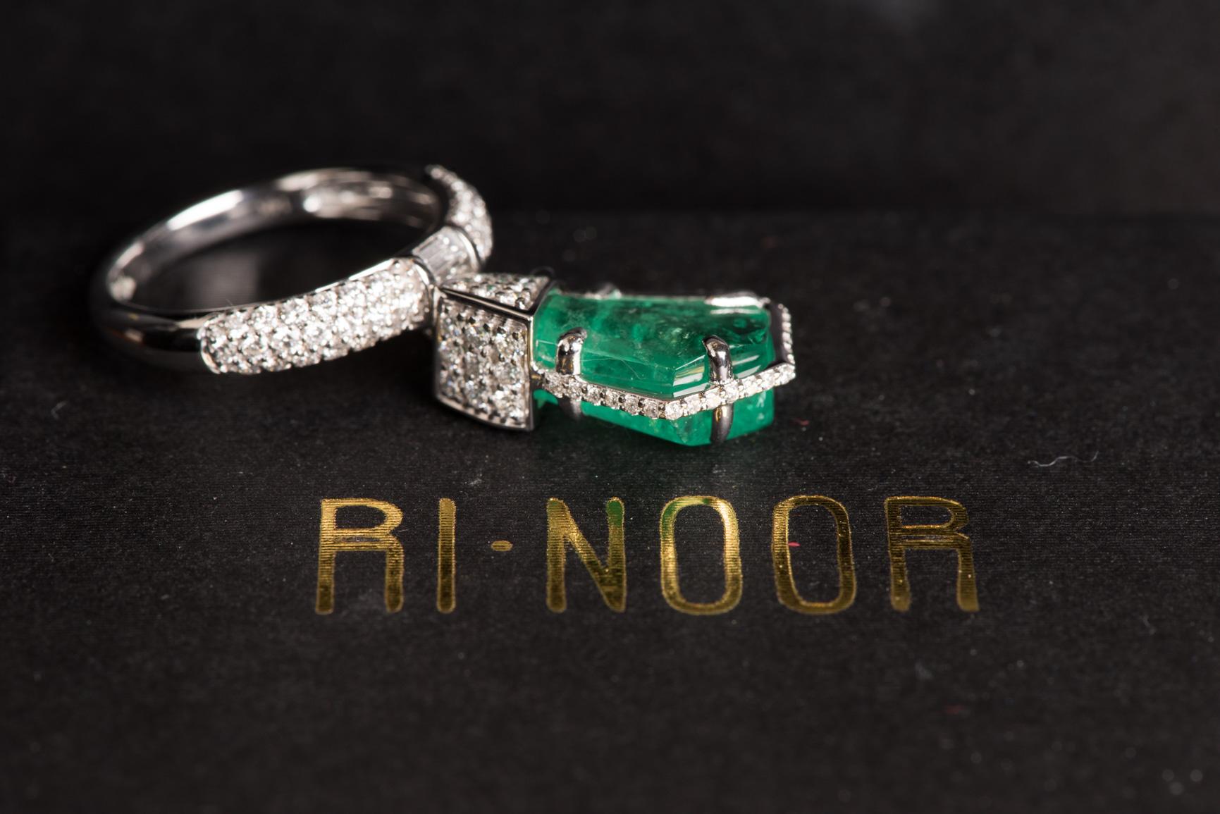 Floral Diamond and Emerald Stud Earrings für Damen oder Herren