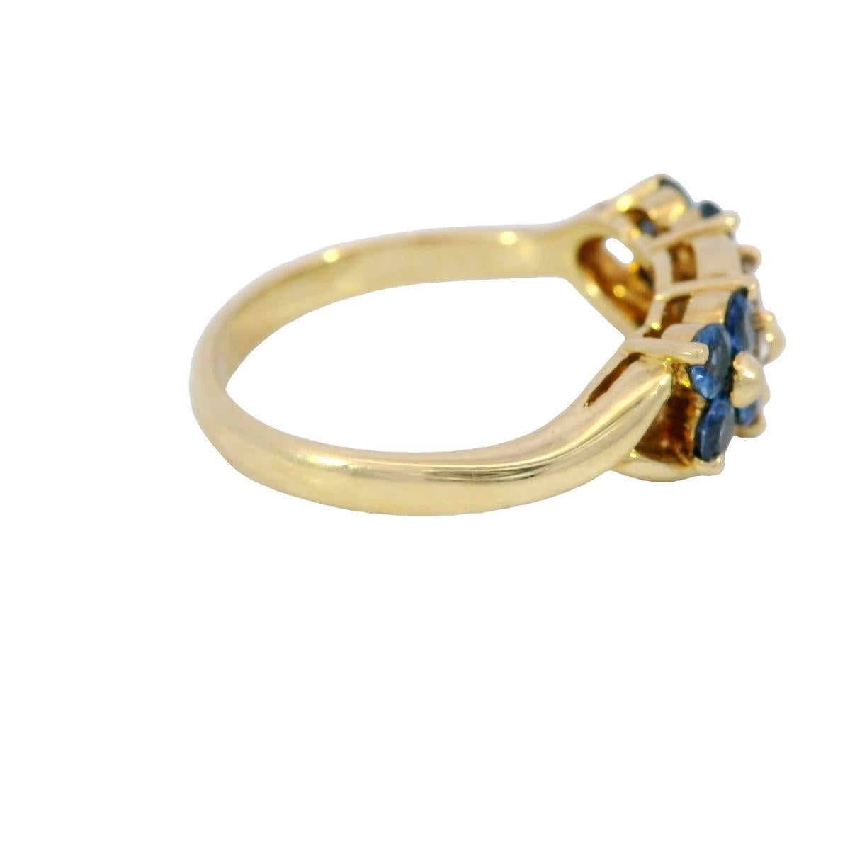 Bague à fleurs en or jaune 18 carats avec saphirs et diamants ~.80 ctw en vente 1