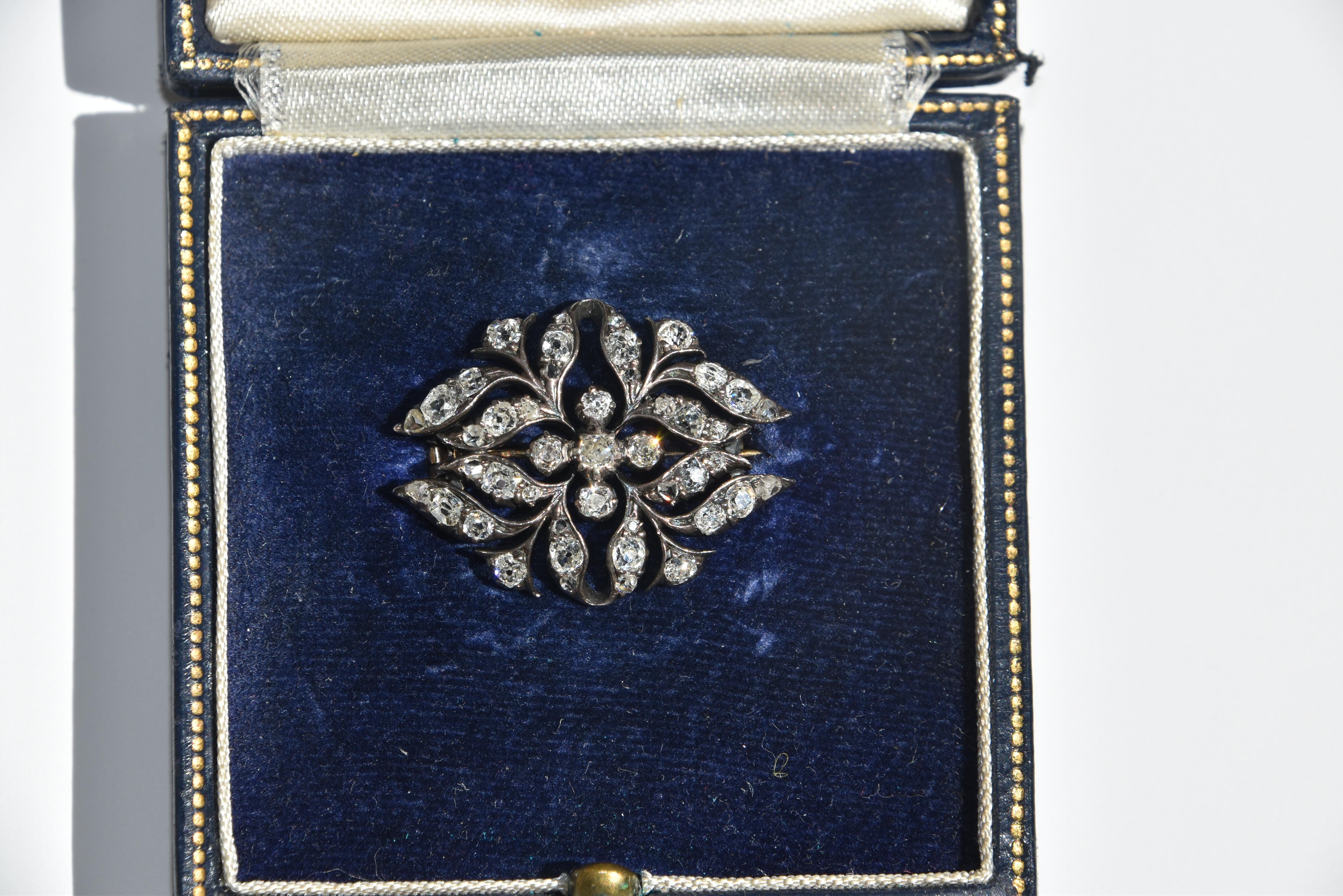 Broche florale en diamant, début du 19e siècle Bon état - En vente à London, GB