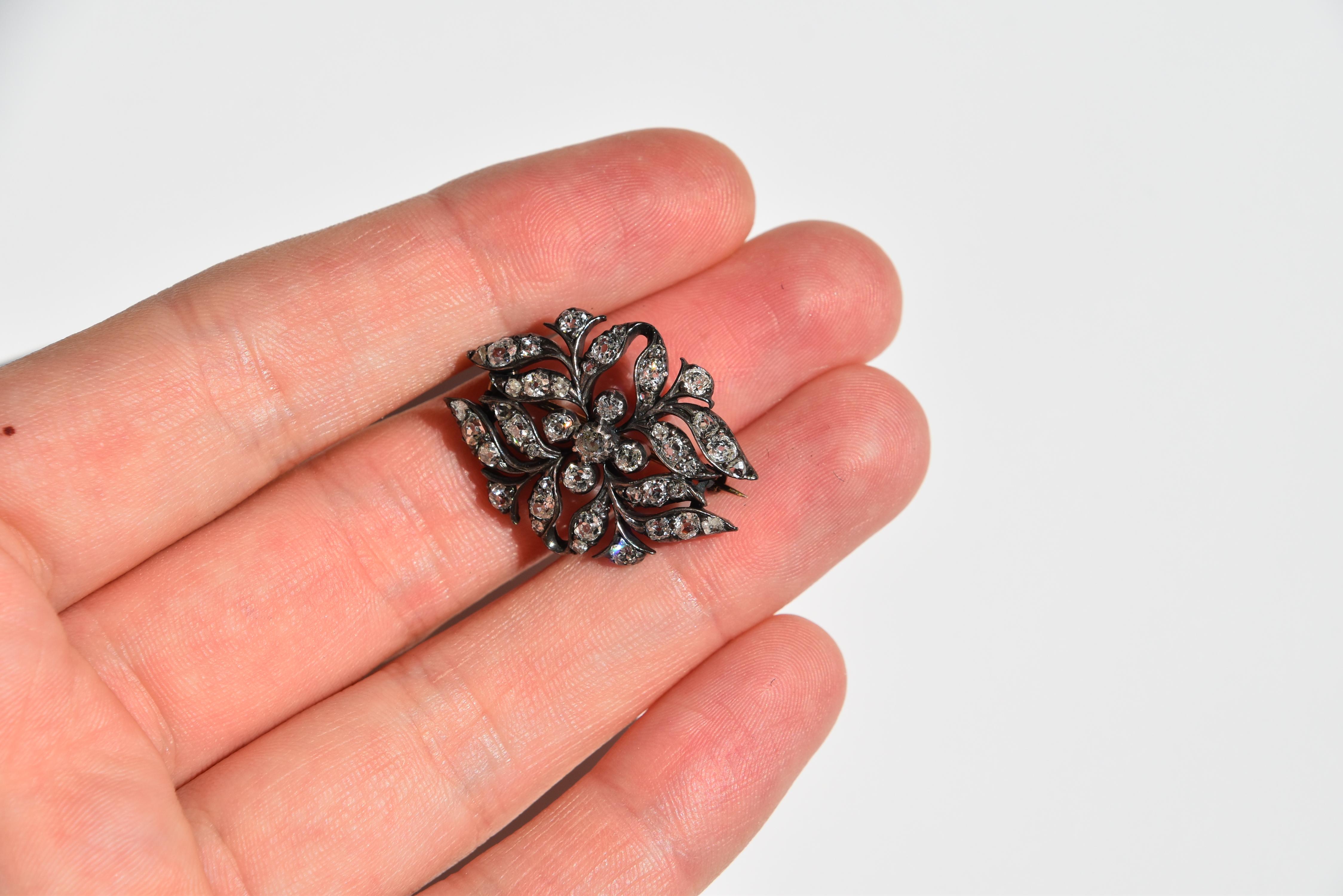 Broche florale en diamant, début du 19e siècle en vente 3