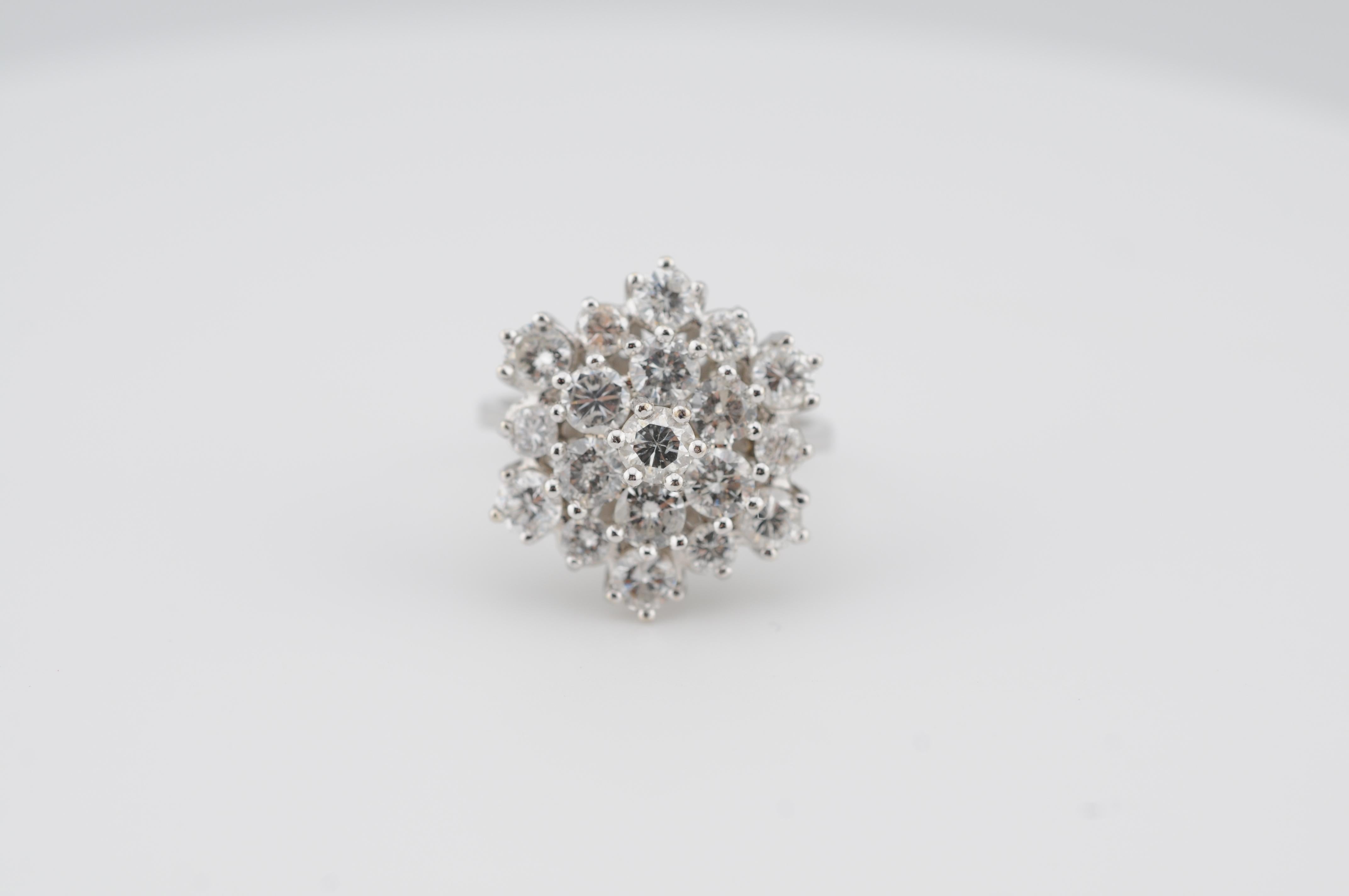 Taglio brillante Floral Diamond Cluster Ring in 14K White Gold  2.49ct Total in vendita