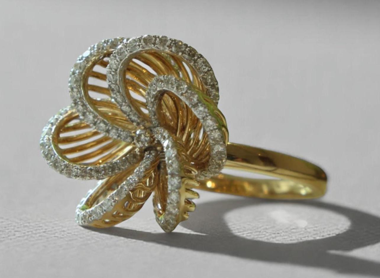 Round Cut Floral Diamond Cocktail Ring in 14k Solid Gold (Certified) For Sale