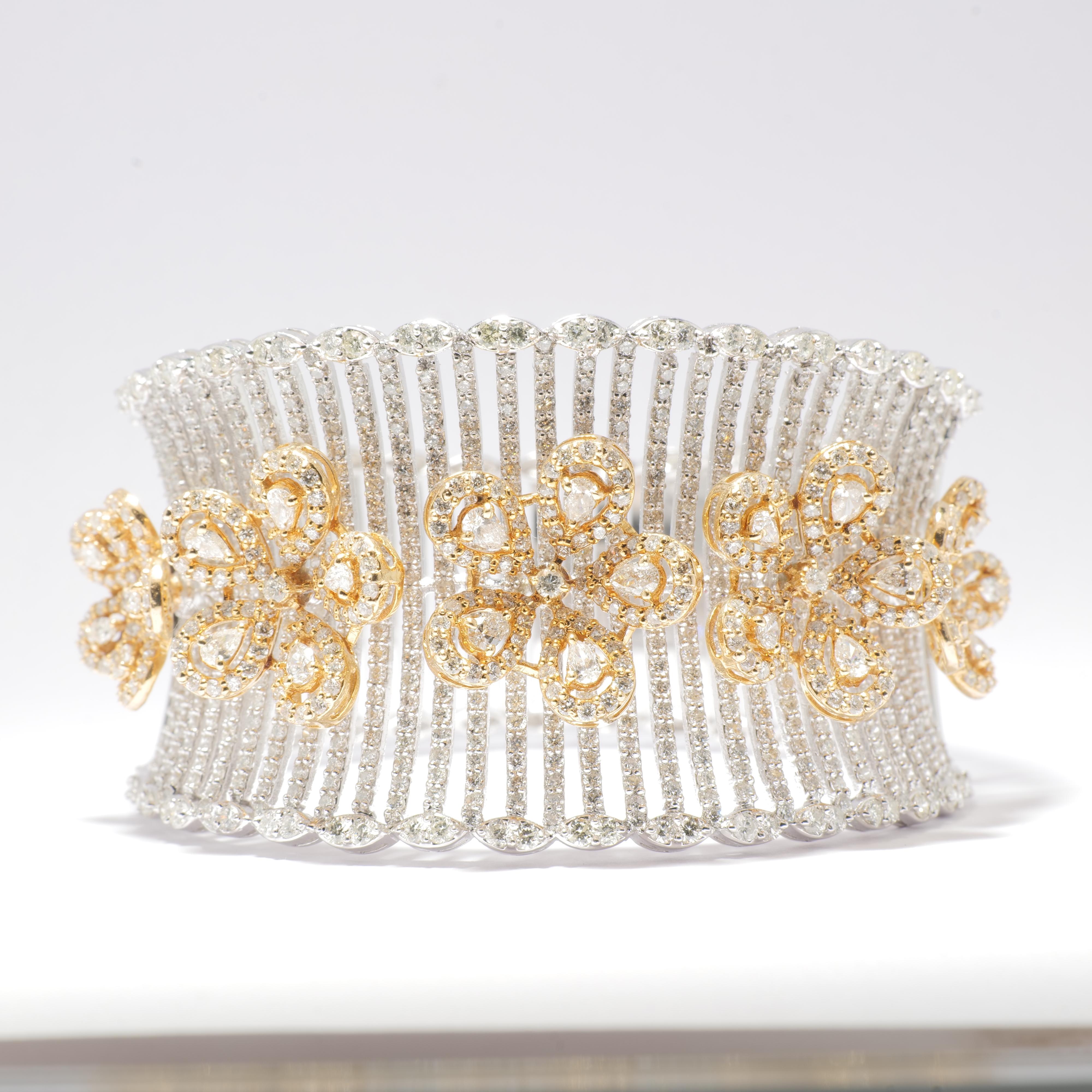 Brazalete de diamantes Floral en oro macizo de 14 quilates (certificado) en venta 2