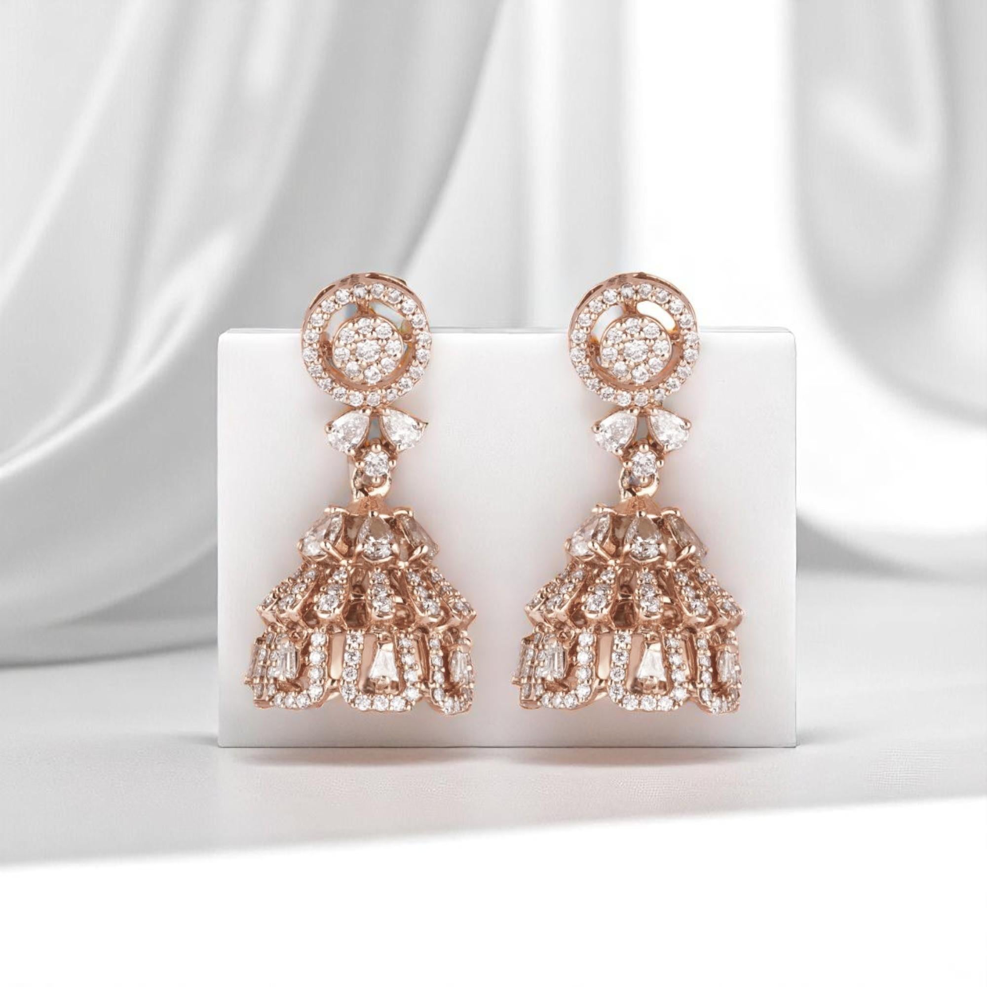 Taille ronde Boucles d'oreilles pendantes en or massif 14 carats avec diamants floraux (certifié) en vente