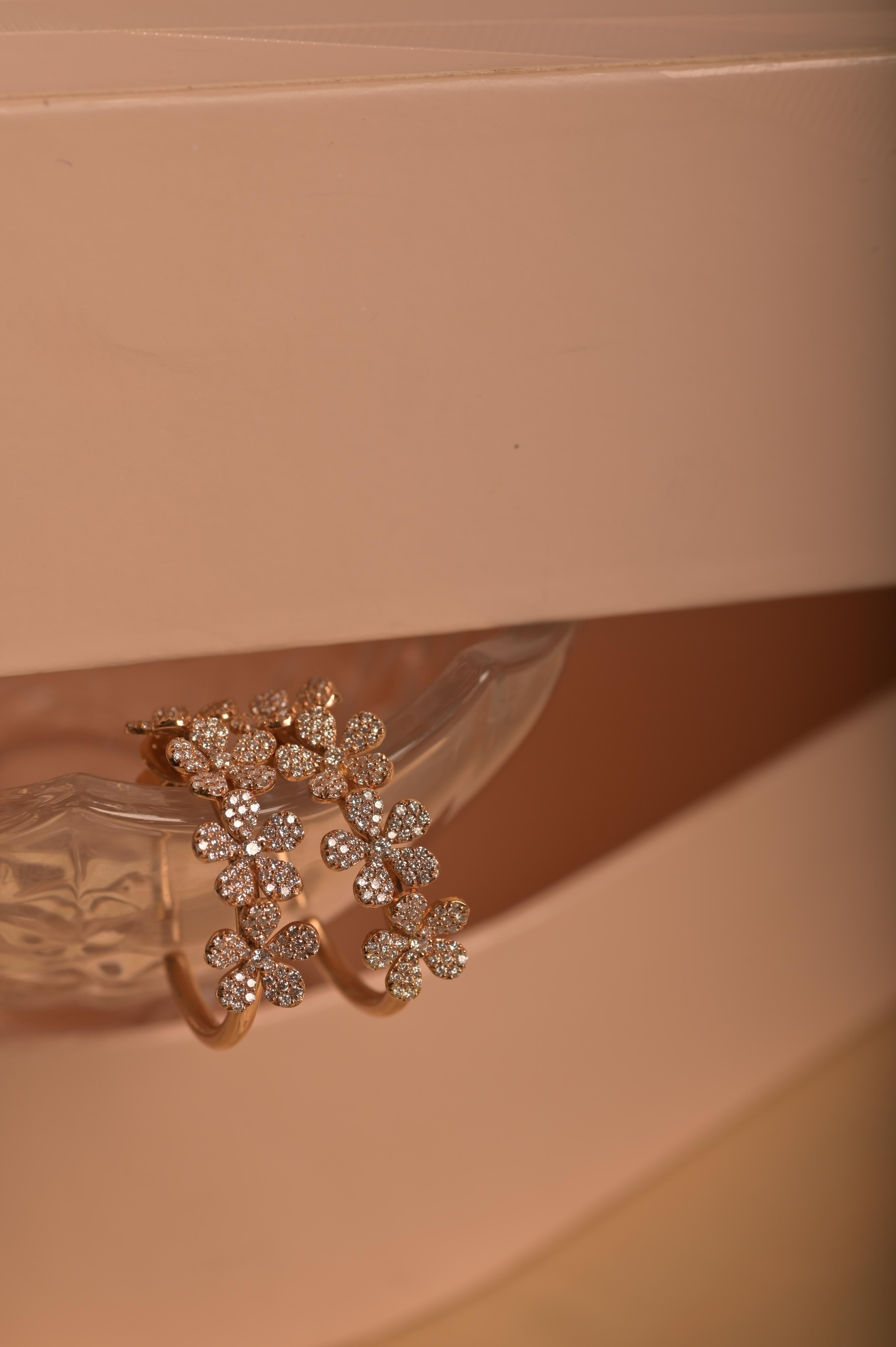 Boucles d'oreilles en or rose 18 carats avec diamants en forme de fleur Pour femmes en vente