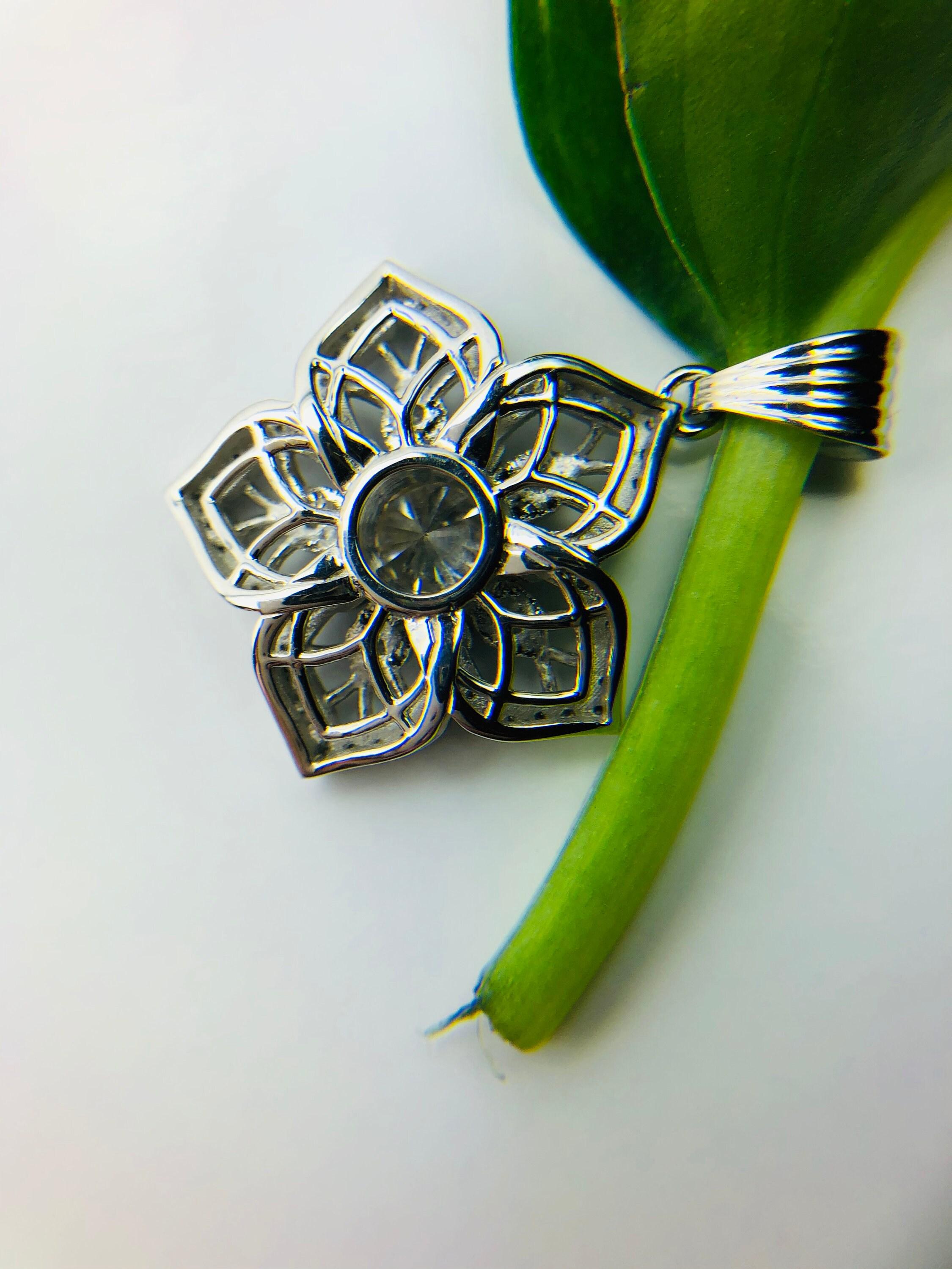 Colgante de diamante floral en platino PT950 1,60ct Corte brillante en venta