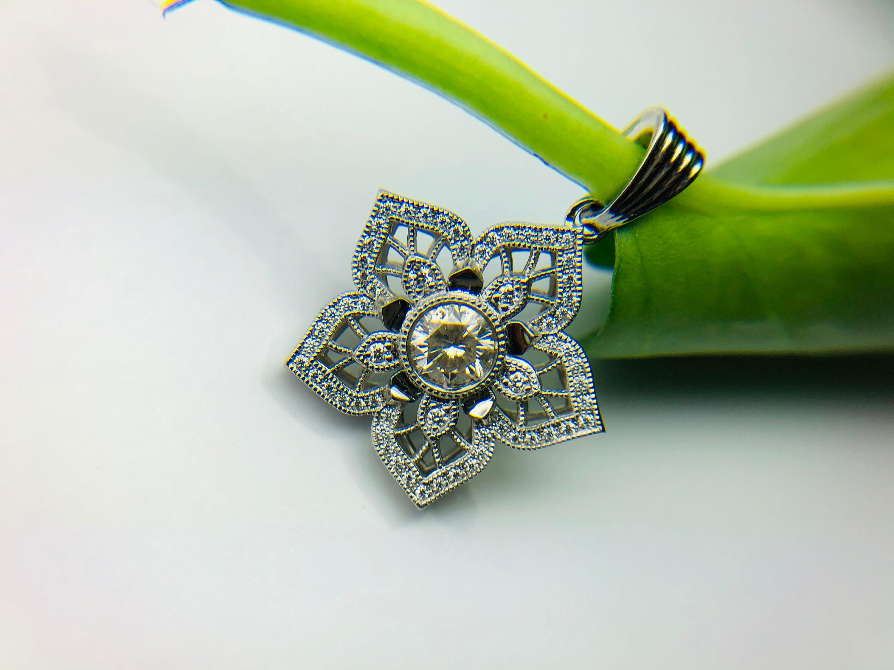 Colgante de diamante floral en platino PT950 1,60ct en Nuevo estado para la venta en Boca Raton, FL