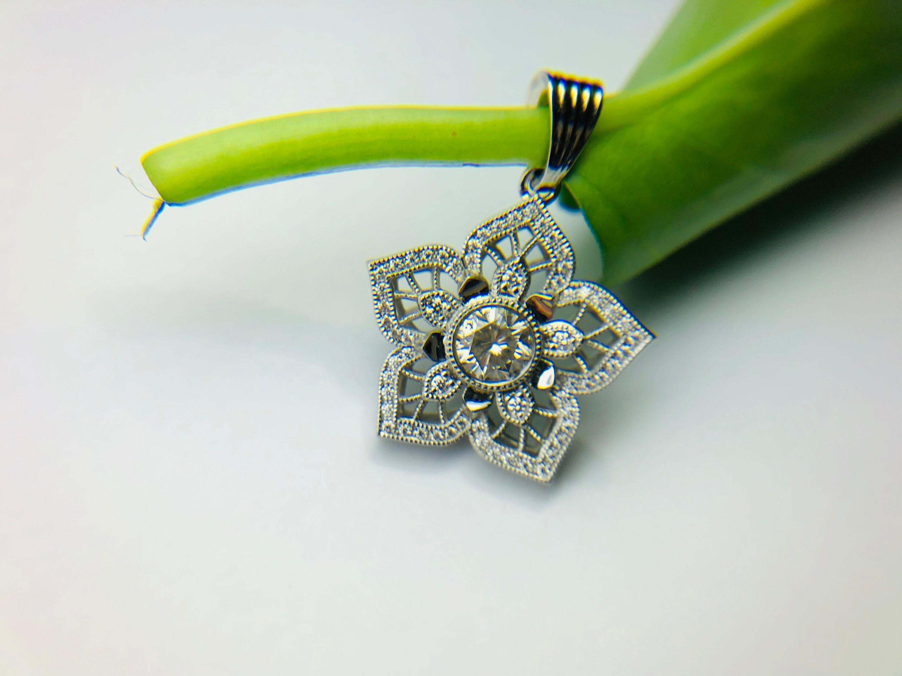 Femenino o masculino Colgante de diamante floral en platino PT950 1,60ct en venta