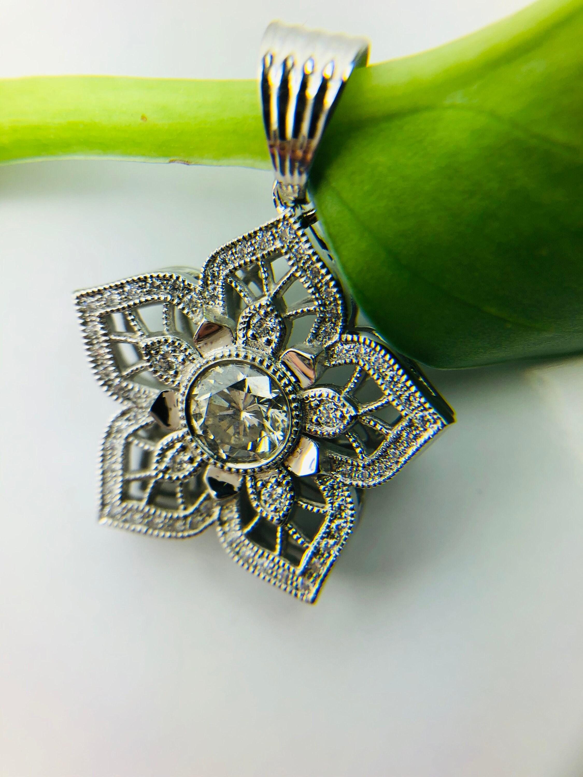 Colgante de diamante floral en platino PT950 1,60ct en venta 1