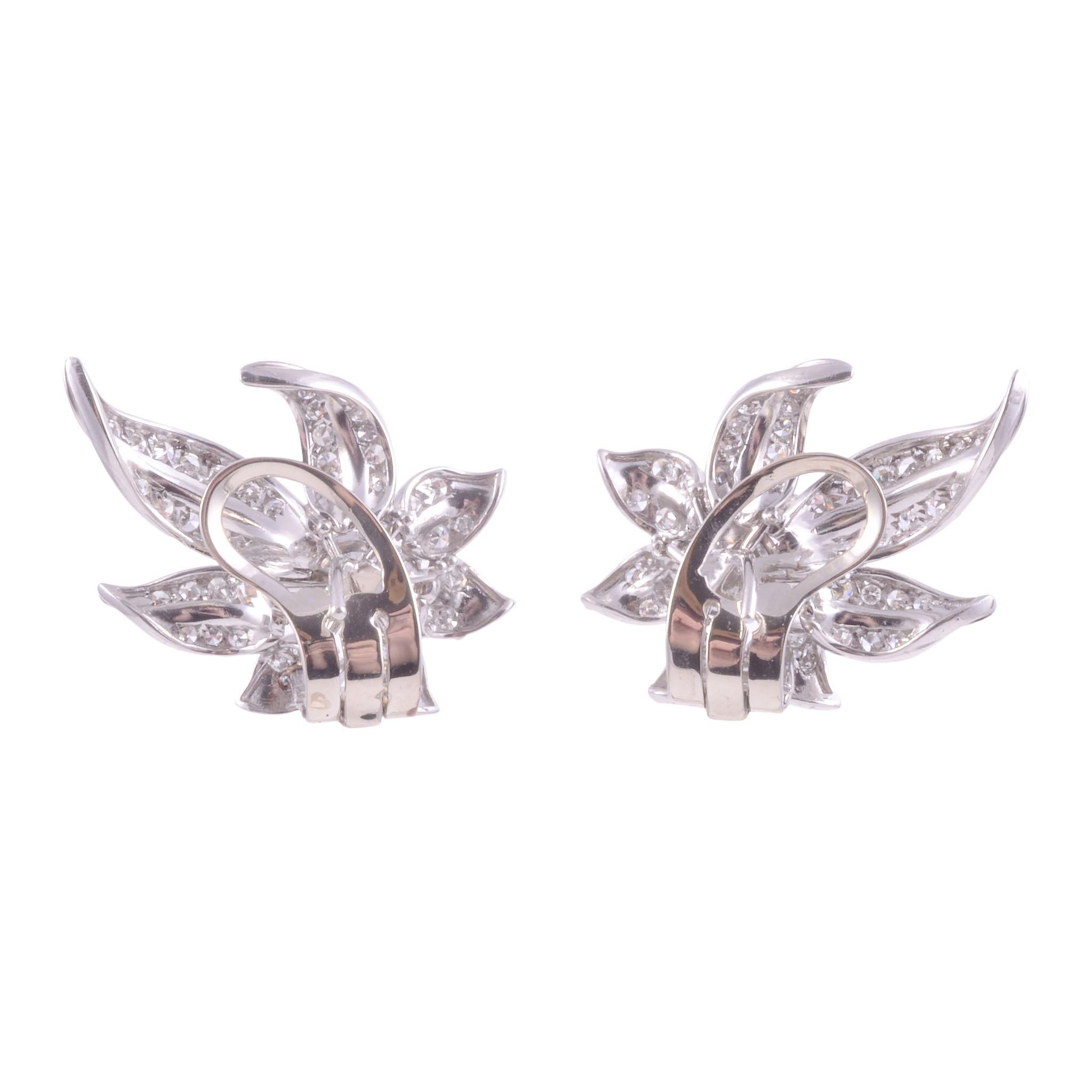 Platin-Halskette und Ohrring-Set mit floralen Diamanten im Zustand „Gut“ im Angebot in Solvang, CA