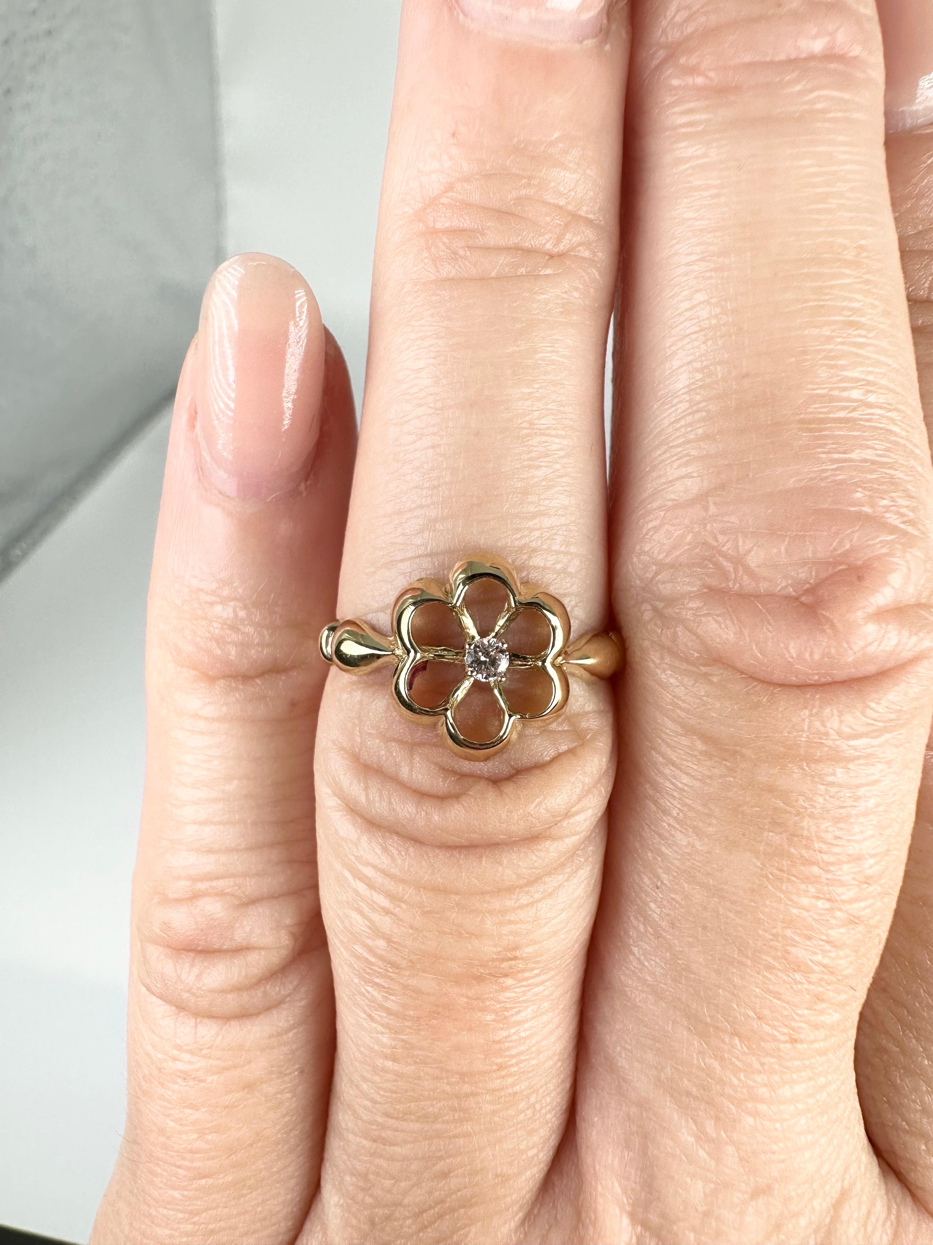 Women's or Men's Floral Diamond Ring 18 Karat Yellow Gold Promise Ring Flower Ring For Sale