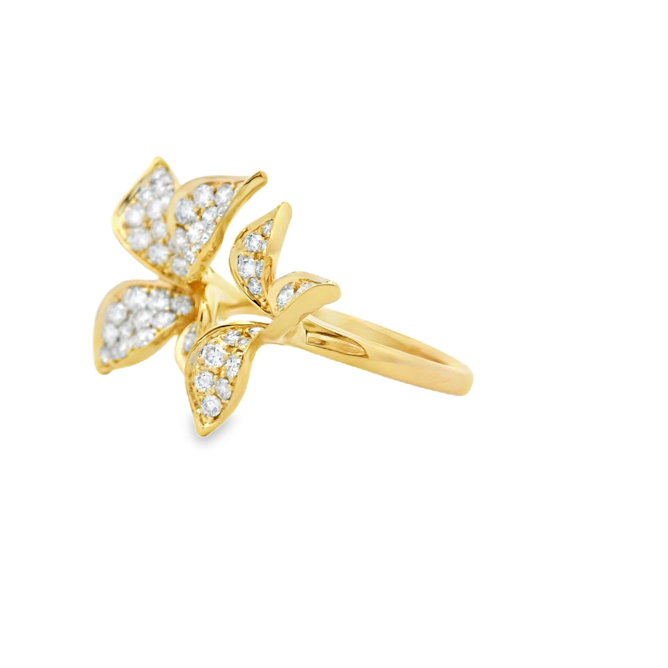 Floraler Diamantring aus 14K zweifarbigem Gold mit 1,35 Karat Größe 7 (Zeitgenössisch) im Angebot