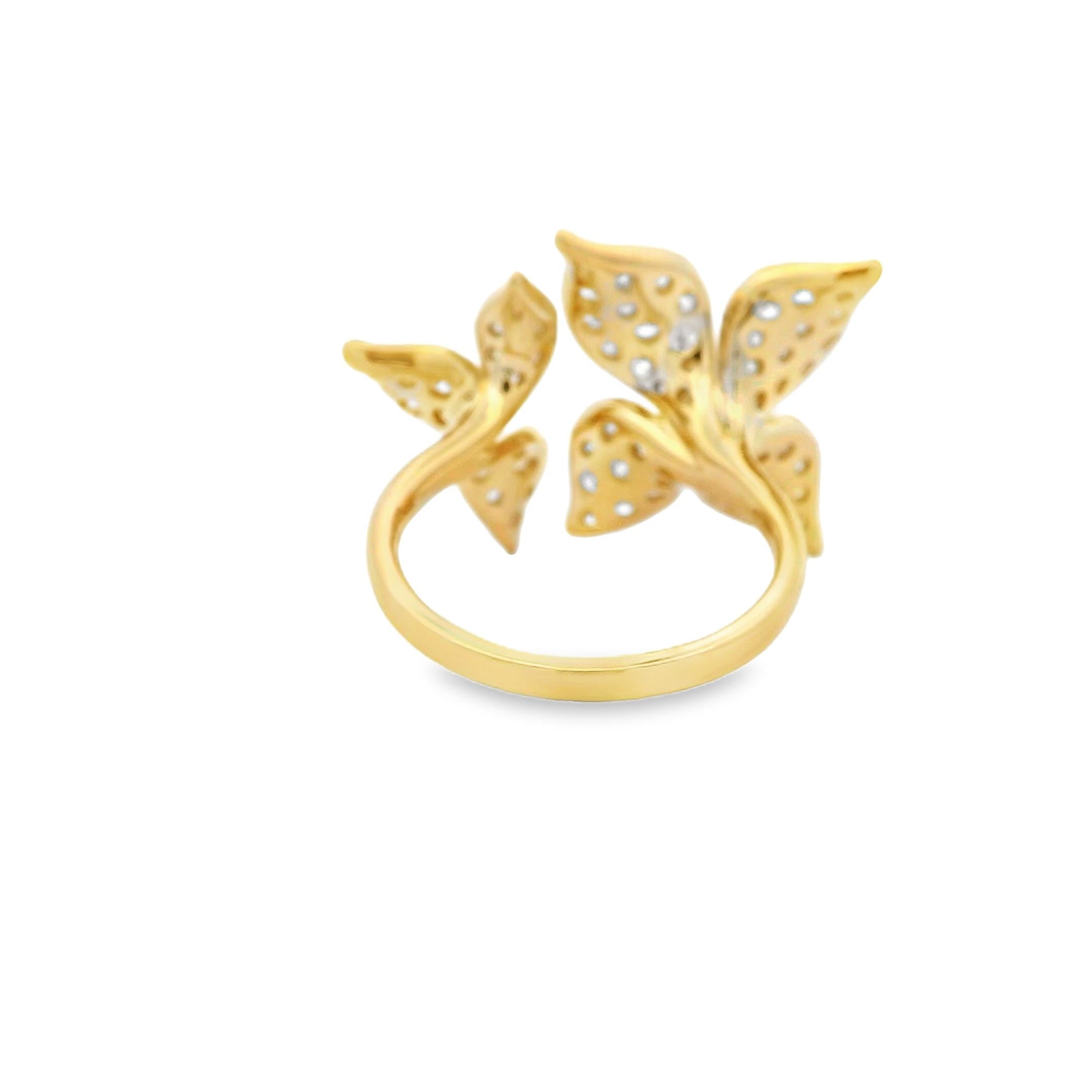 Floraler Diamantring aus 14K zweifarbigem Gold mit 1,35 Karat Größe 7 im Zustand „Neu“ im Angebot in New York, NY