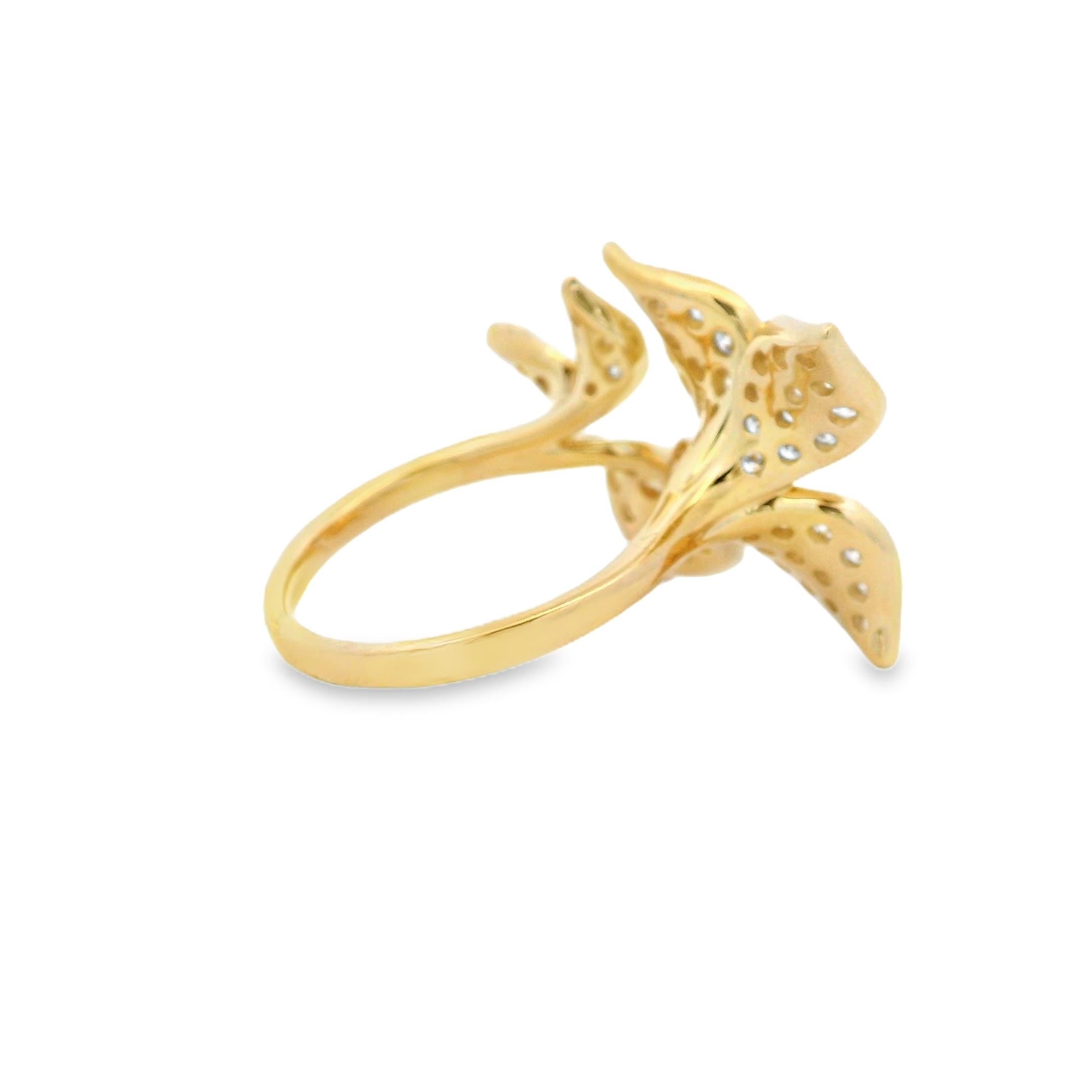 Floraler Diamantring aus 14K zweifarbigem Gold mit 1,35 Karat Größe 7 Damen im Angebot