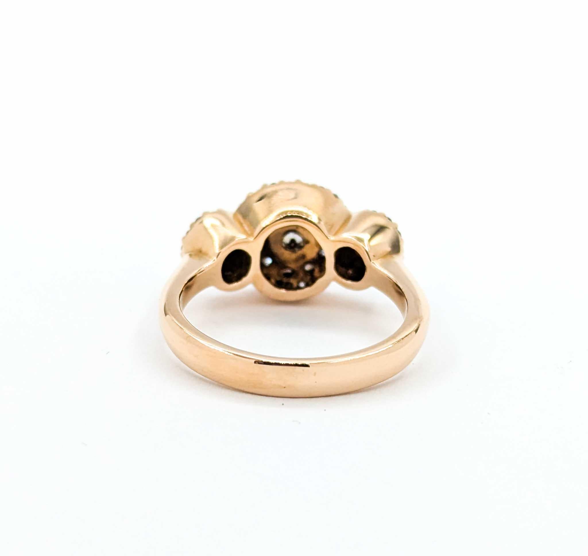 Floraler Diamantring aus 18k Roségold im Angebot 2
