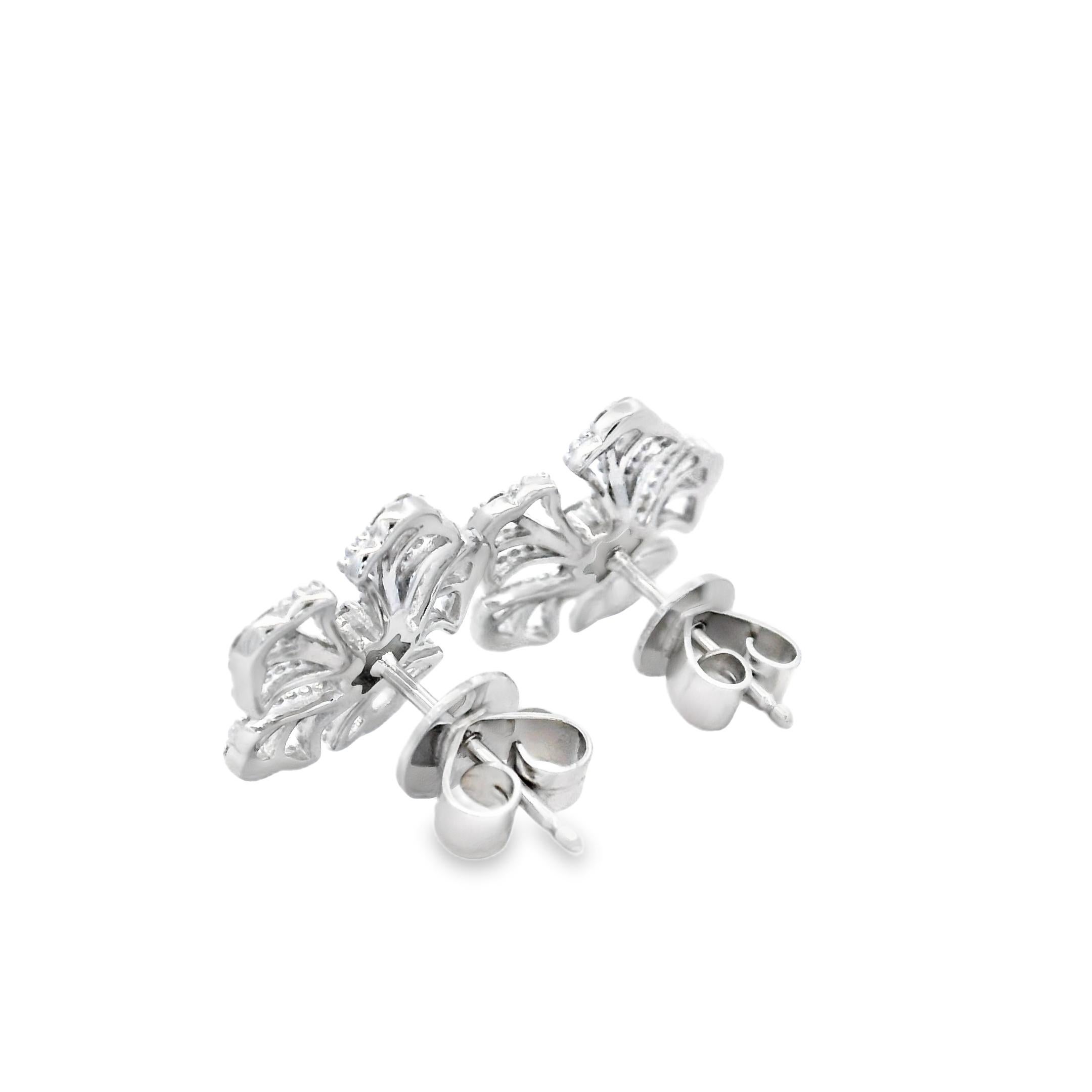 Blumiger Diamant-Ohrstecker 0,20ct in 14K Weißgold im Zustand „Neu“ im Angebot in New York, NY