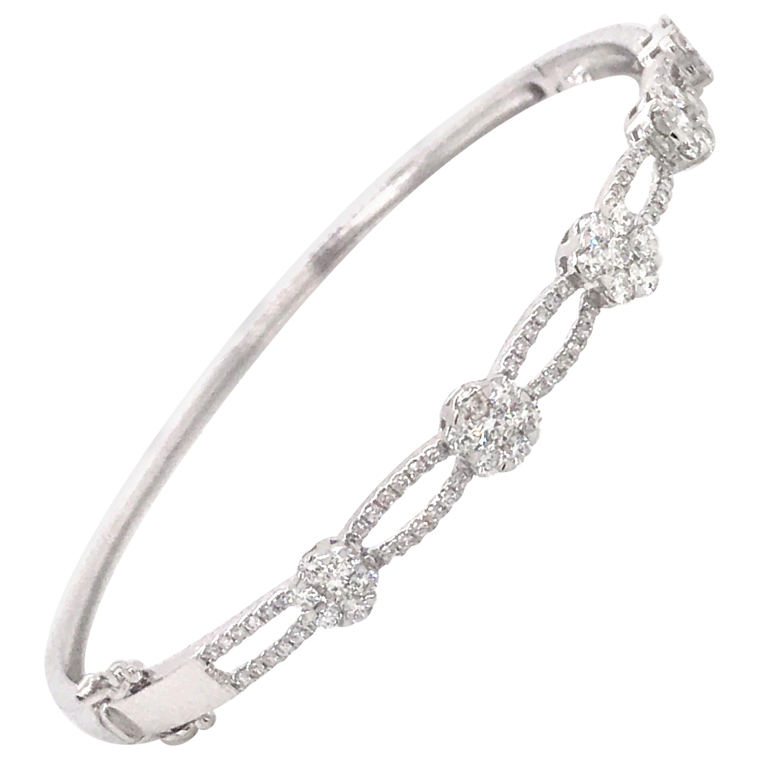 Bracelet jonc tourbillon en or blanc 18 carats avec diamants à motifs floraux de 1,24 carat en vente