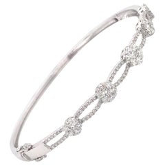 Bracelet jonc tourbillon en or blanc 18 carats avec diamants à motifs floraux de 1,24 carat