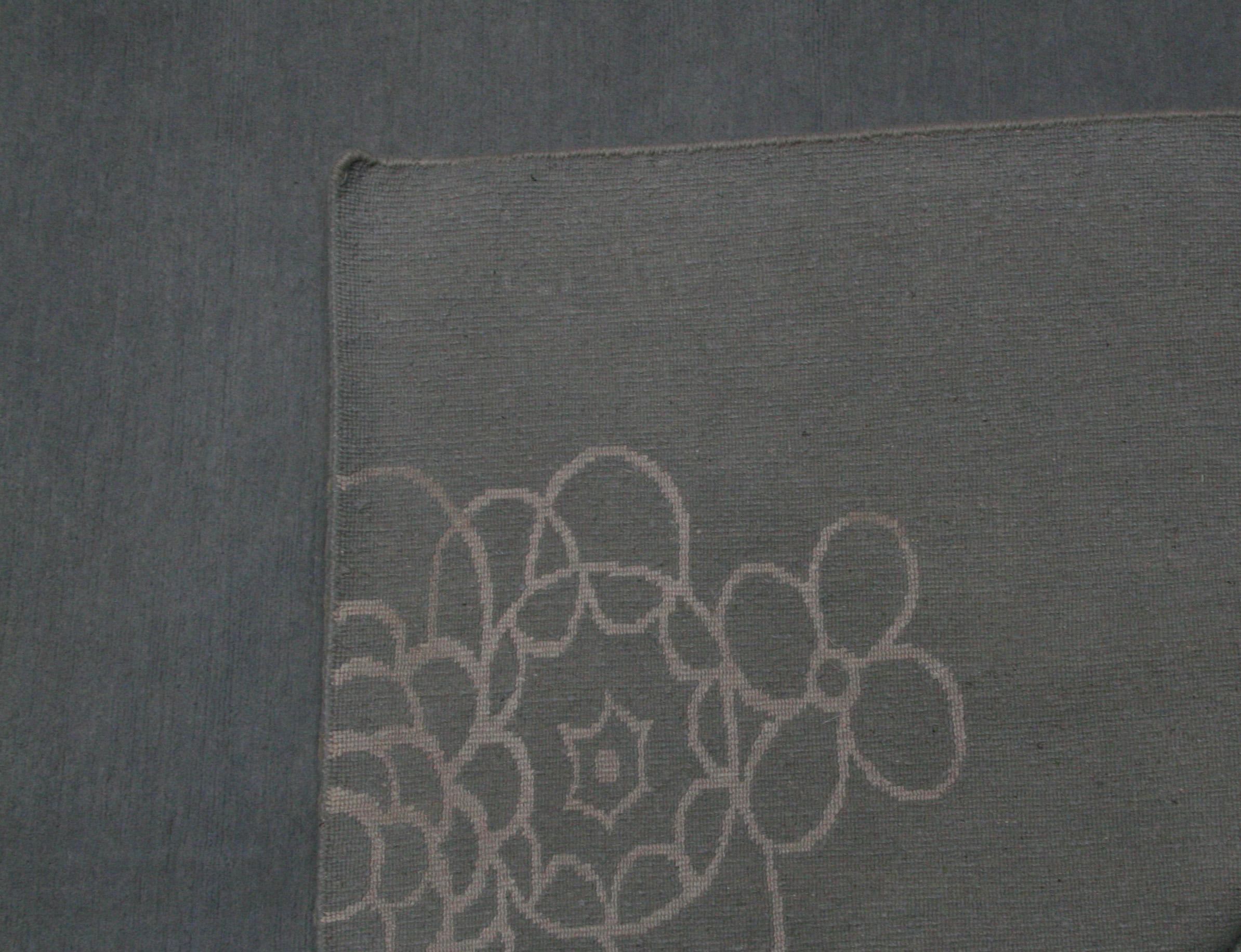 Floral Doodle Grey Wool and Silk Area Rug In New Condition For Sale In Los Angeles, CA