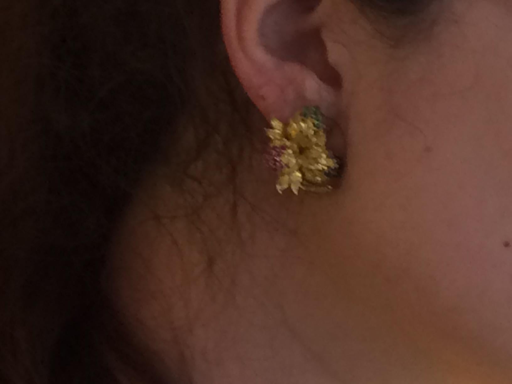 Floral Earrings Set in 18 Karat Yellow Gold with Sapphires, Rubies and Emeralds For Sale 4