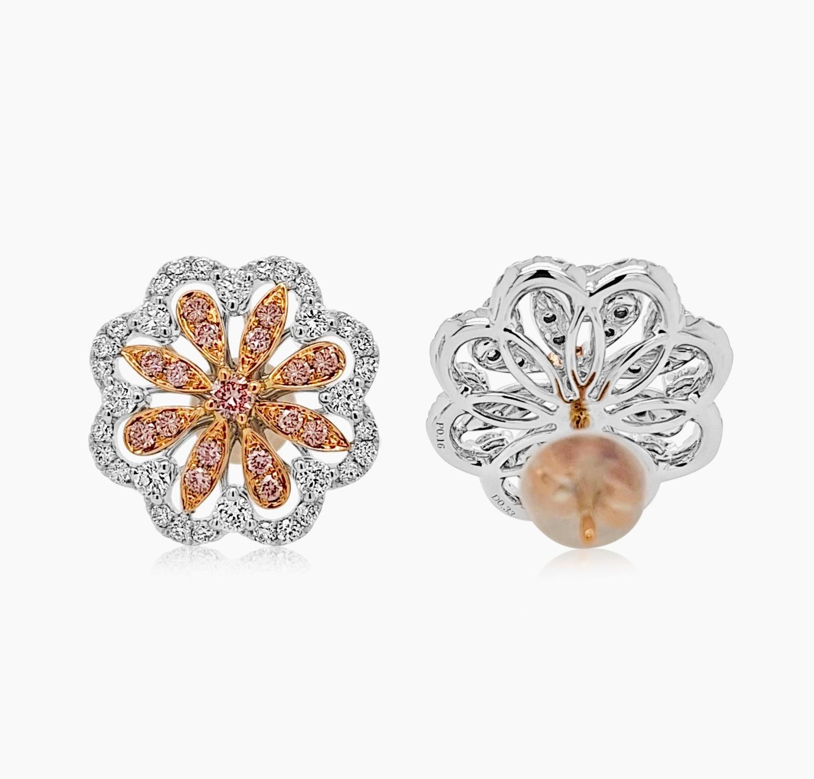 Pendientes con raros diamantes rosas adornados con diamantes blancos. El intrincado diseño floral captura la esencia de la belleza de la naturaleza, con cada diamante meticulosamente engastado para realzar su brillo.

Diamantes redondos talla