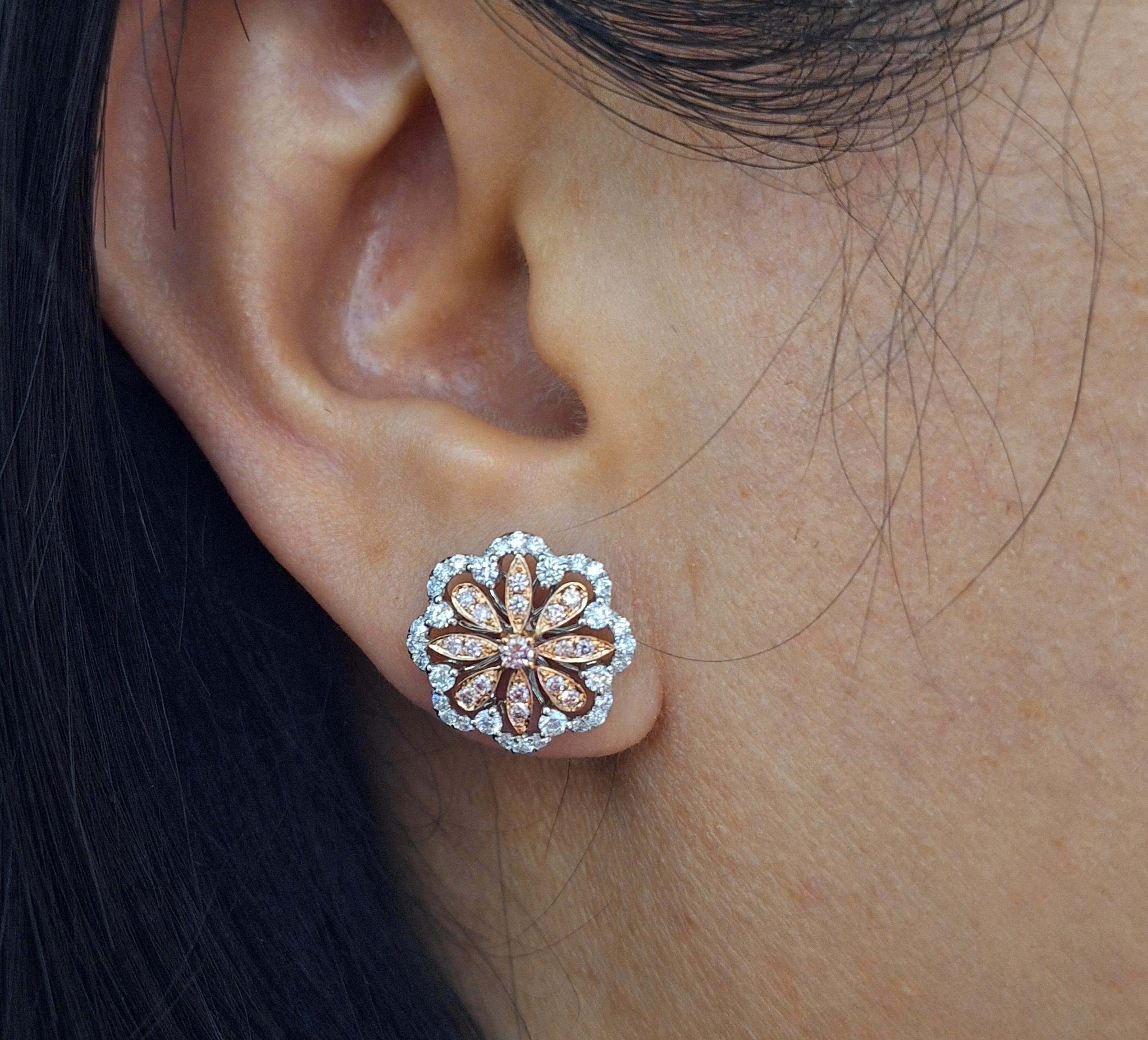 Orecchini floreali con rari diamanti tondi brillanti Pink Diamond e diamanti bianchi In condizioni Nuovo in vendita a Hong Kong, HK