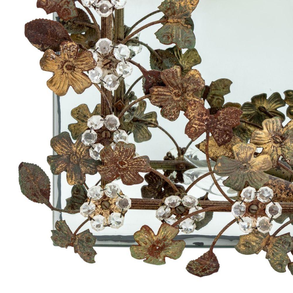 Floral Encrusted Gilt Metal Vanity Mirror en Bueno estado para la venta en Astoria, NY