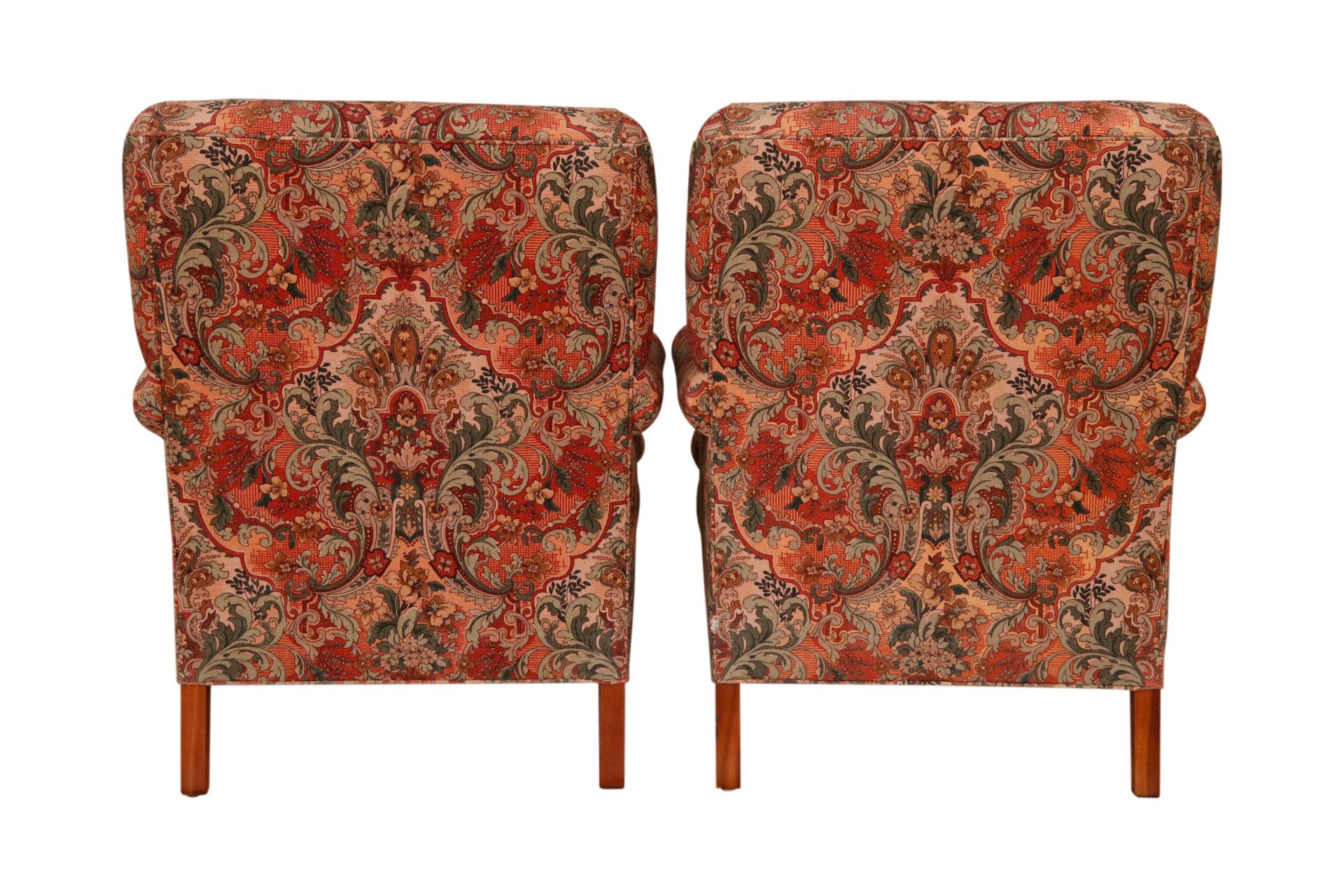 20th Century Pair of Floral English Style Lounge Chairs