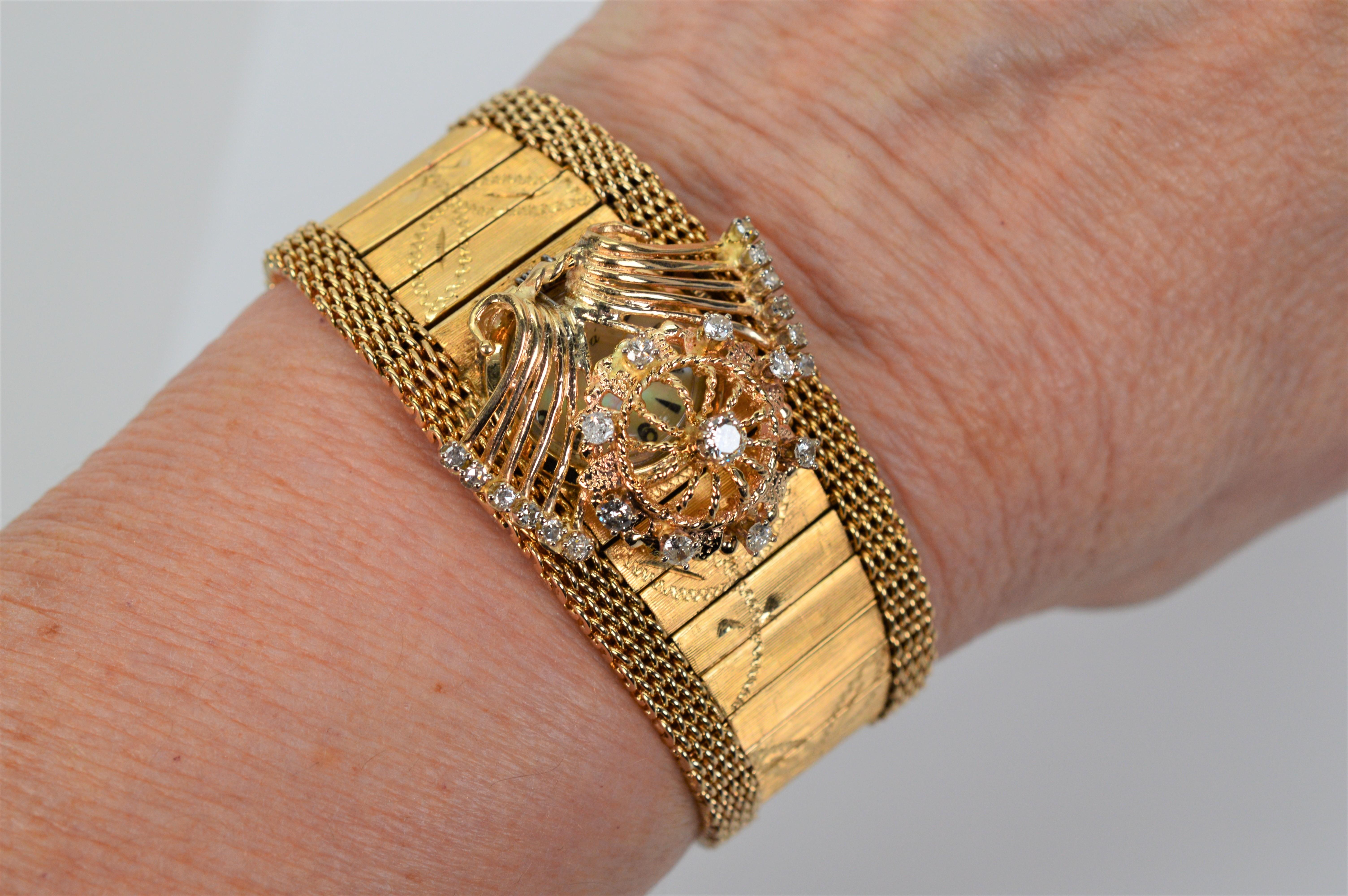 Vintage 14K Gelbgold Floral Armband Hidden Armbanduhr w Diamond Charme im Angebot 2
