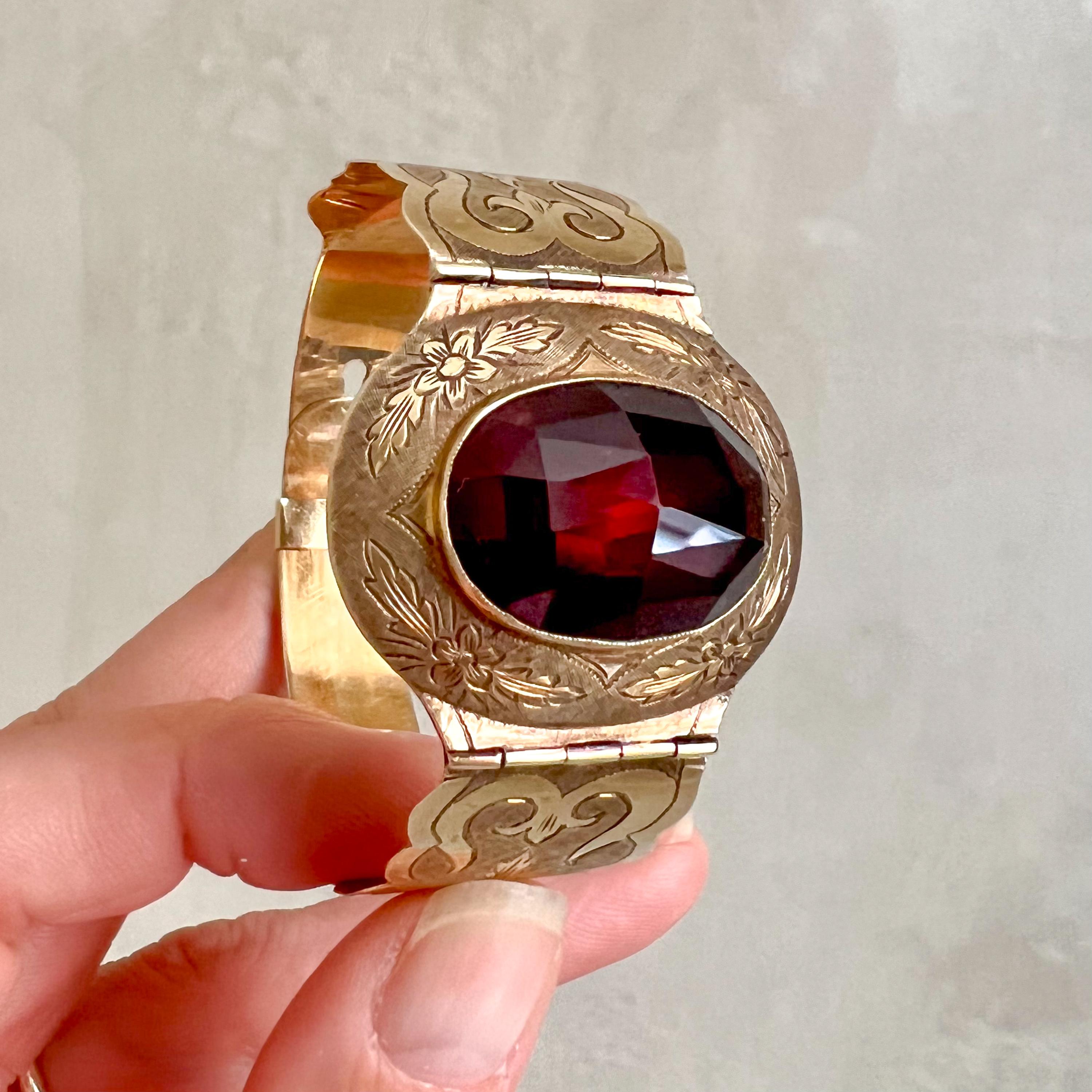 Floral Engraved Gold and Garnet Antique Bracelet For Sale 1