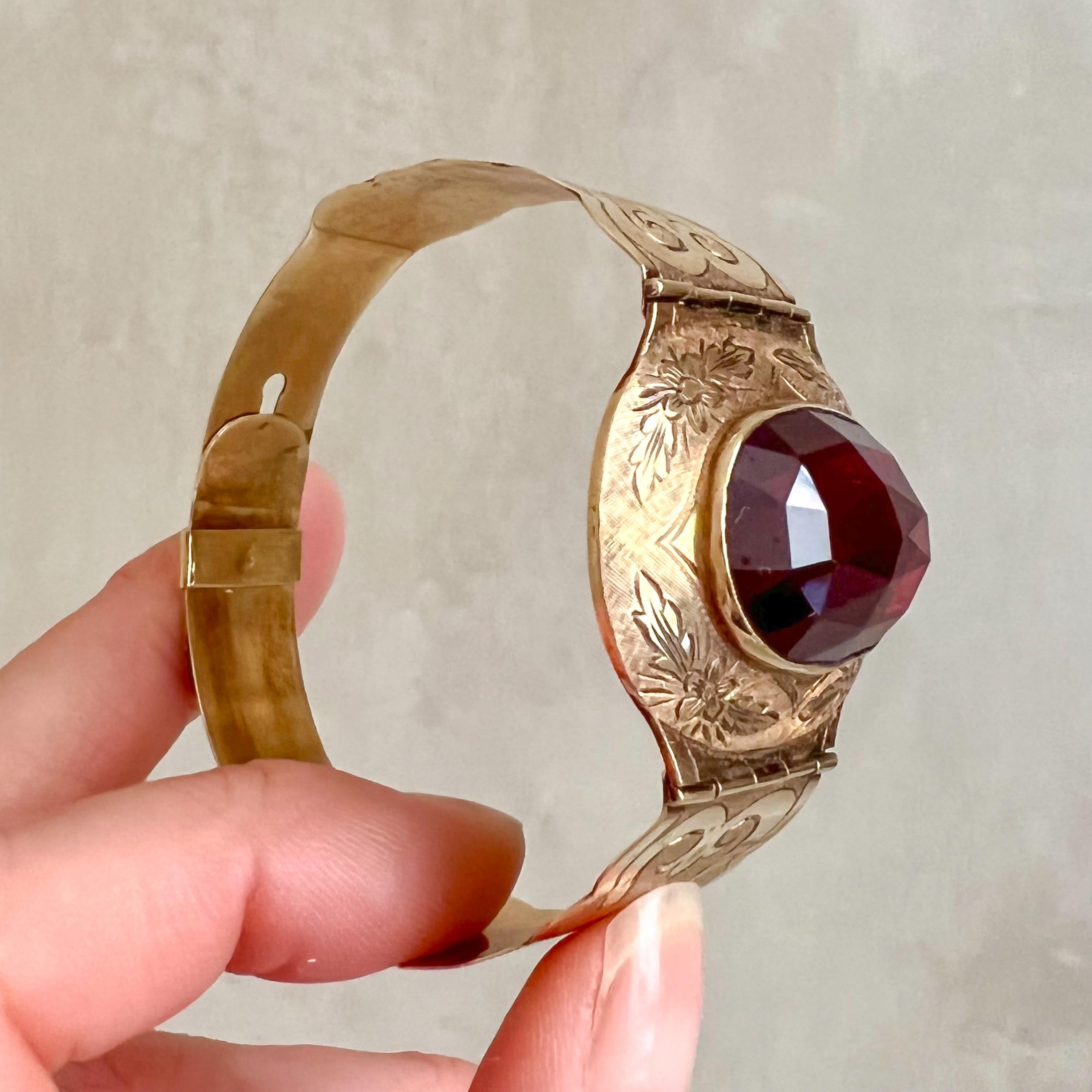 Floral Engraved Gold and Garnet Antique Bracelet For Sale 2