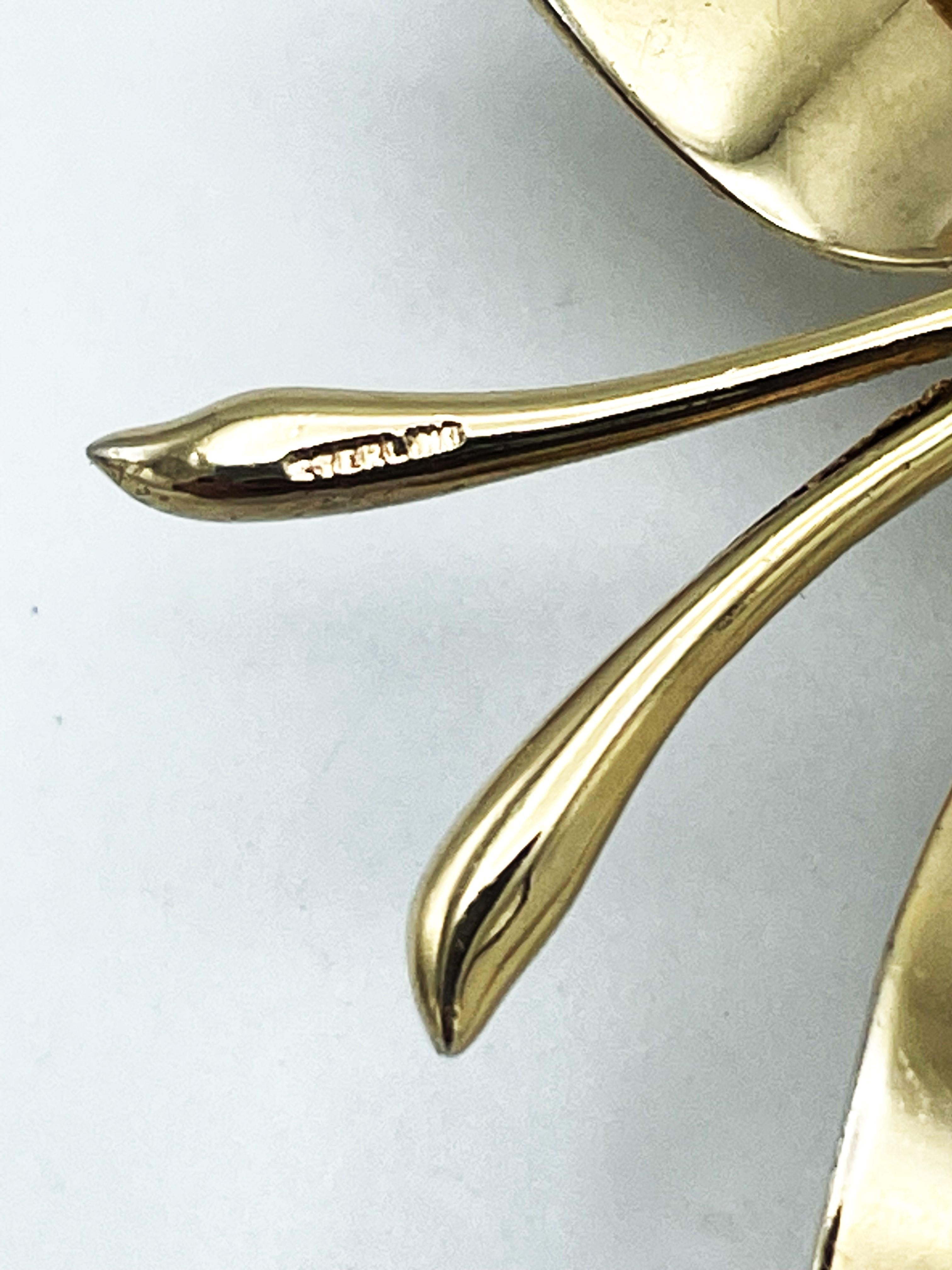 Flower Brooch by Kreisler NY, emerald crystal, Sterling Silver gold plated 1940 For Sale 2