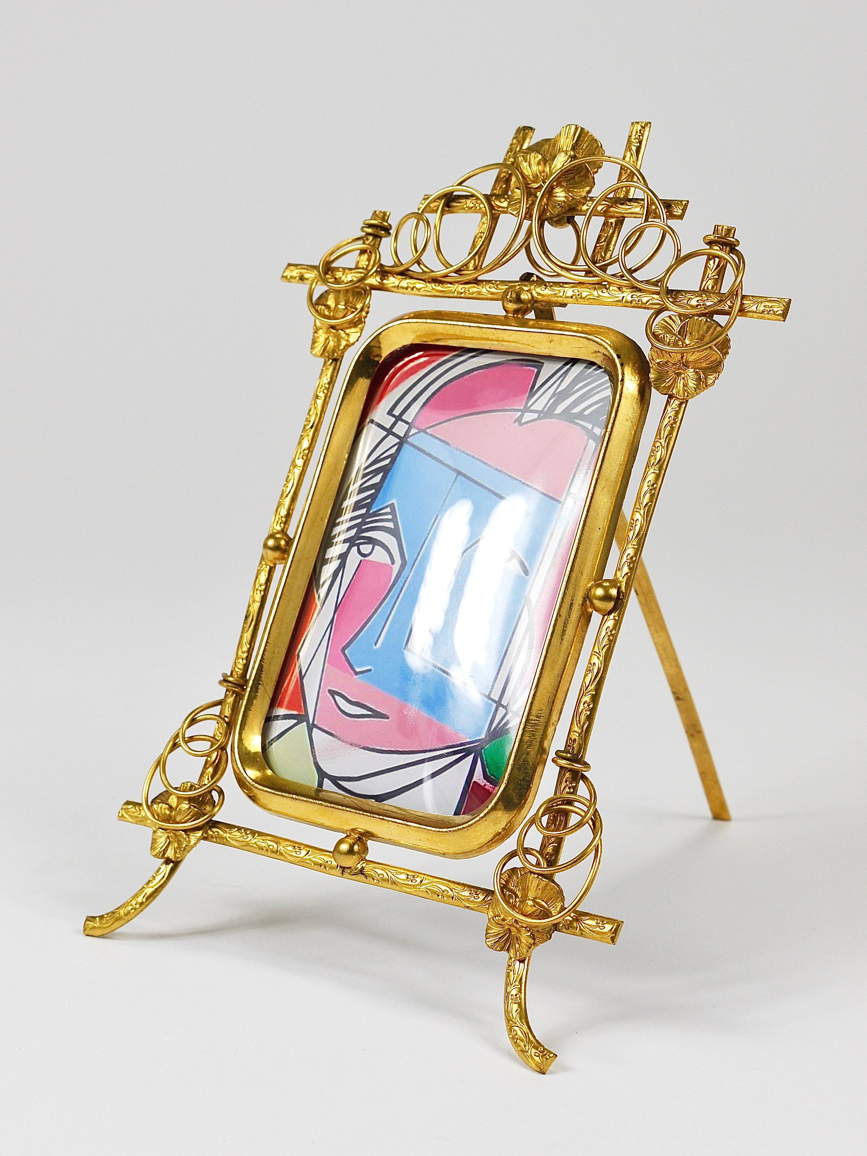 Marco floral Art Nouveau de latón dorado, Viena, hacia 1900 en venta 3