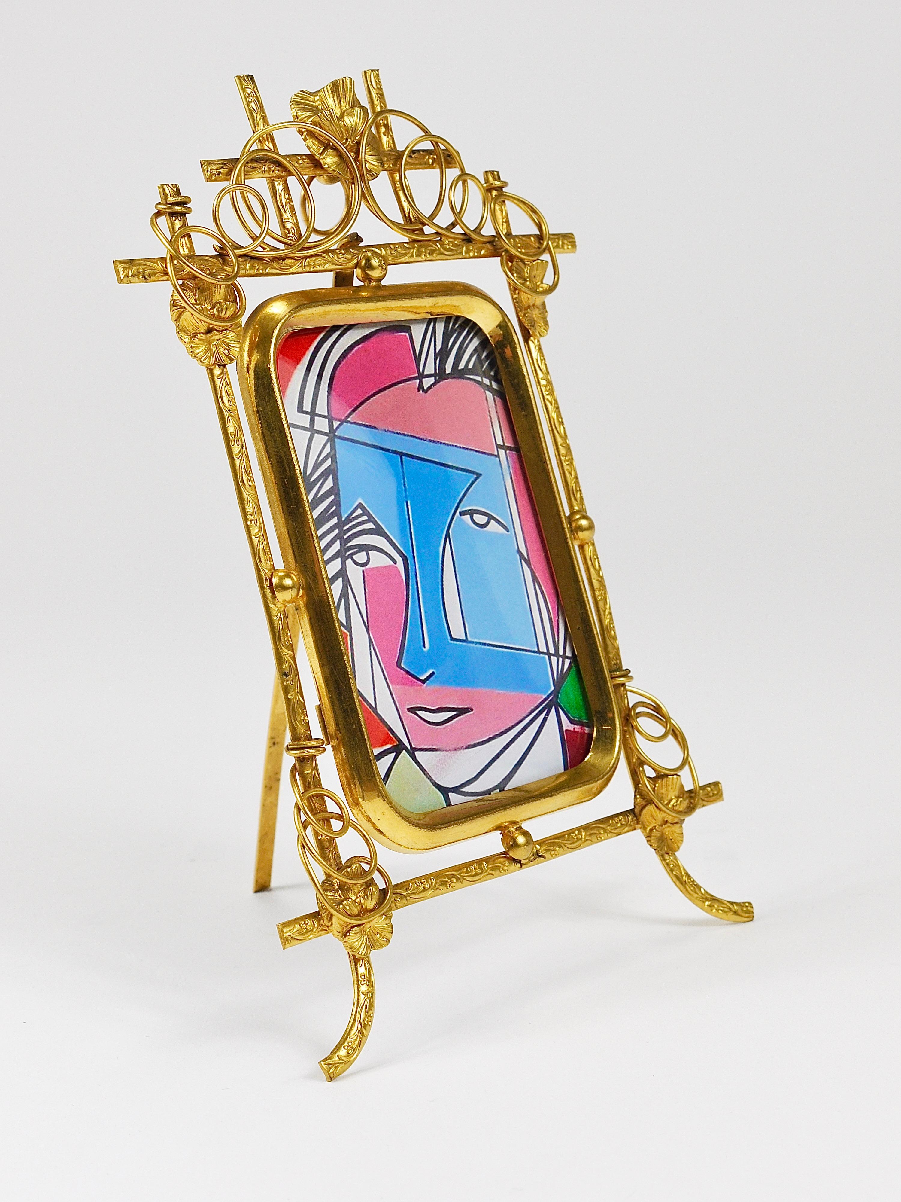 Marco floral Art Nouveau de latón dorado, Viena, hacia 1900 en venta 2