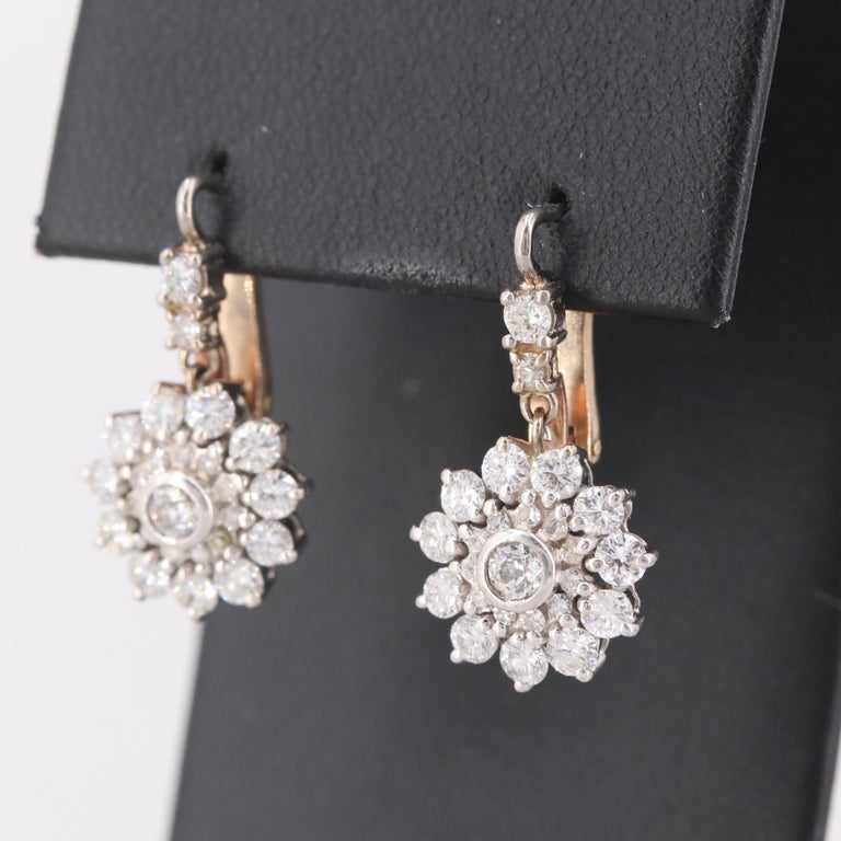 Women's Gold Floral Earrings Stainless Steel Elegant Design