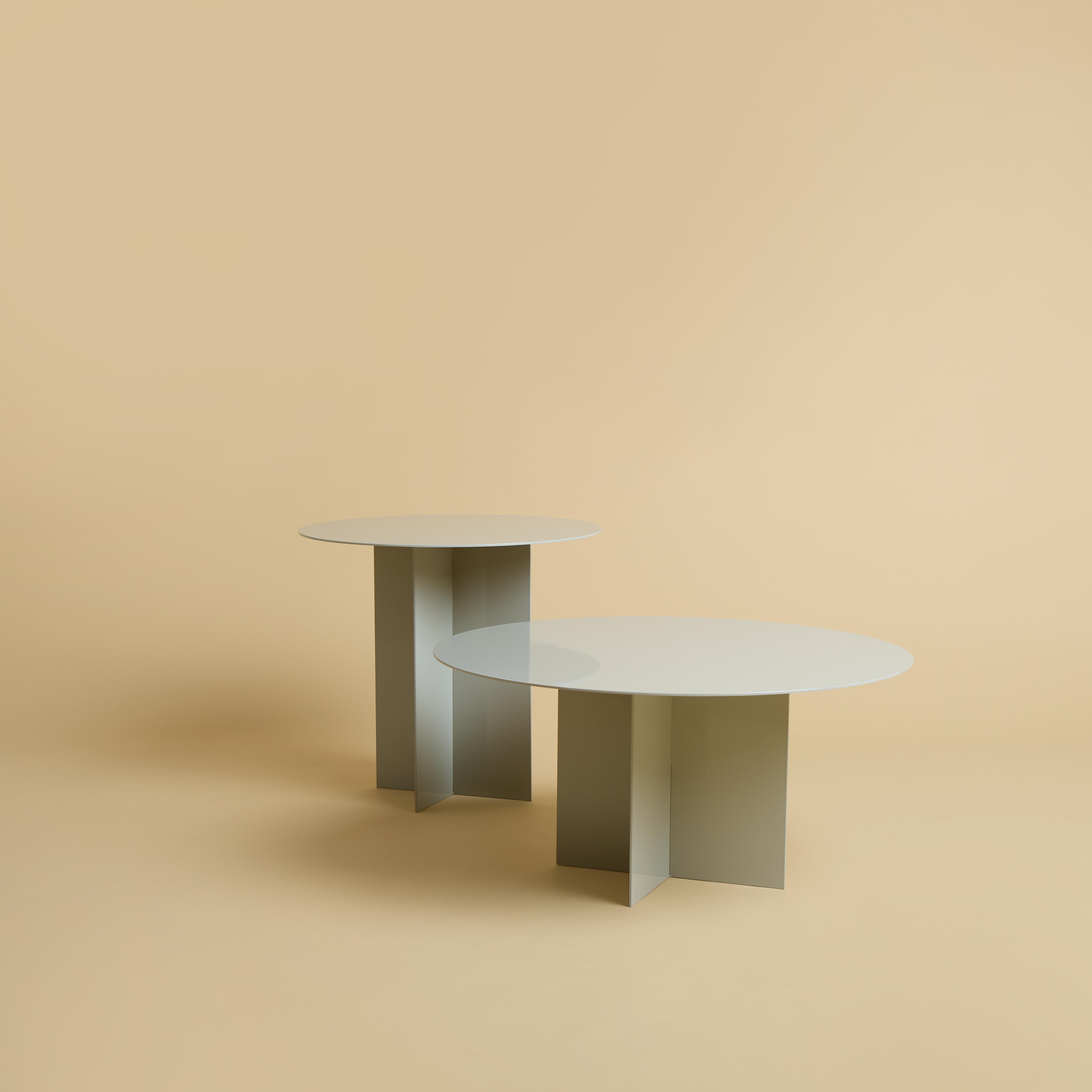 Table basse grise à fleurs par Lebanto Neuf - En vente à Geneve, CH