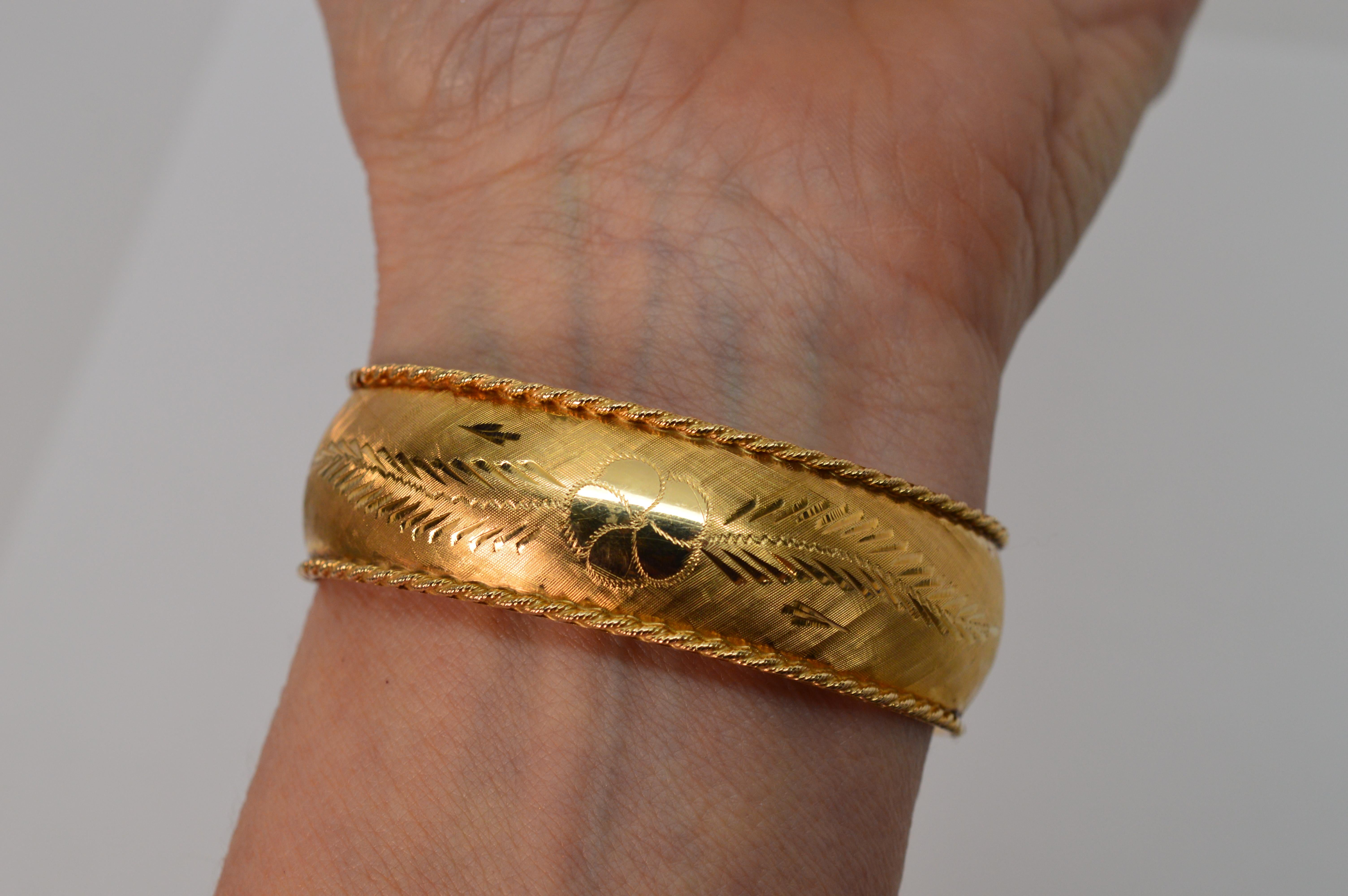 Floral Hand Engraved Yellow Gold Bangle Bracelet In Excellent Condition In Mount Kisco, NY