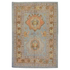 Tappeto Floral Oushak in lana turca intrecciata a mano in blu cielo, marrone e arancione 5' x 6'9"