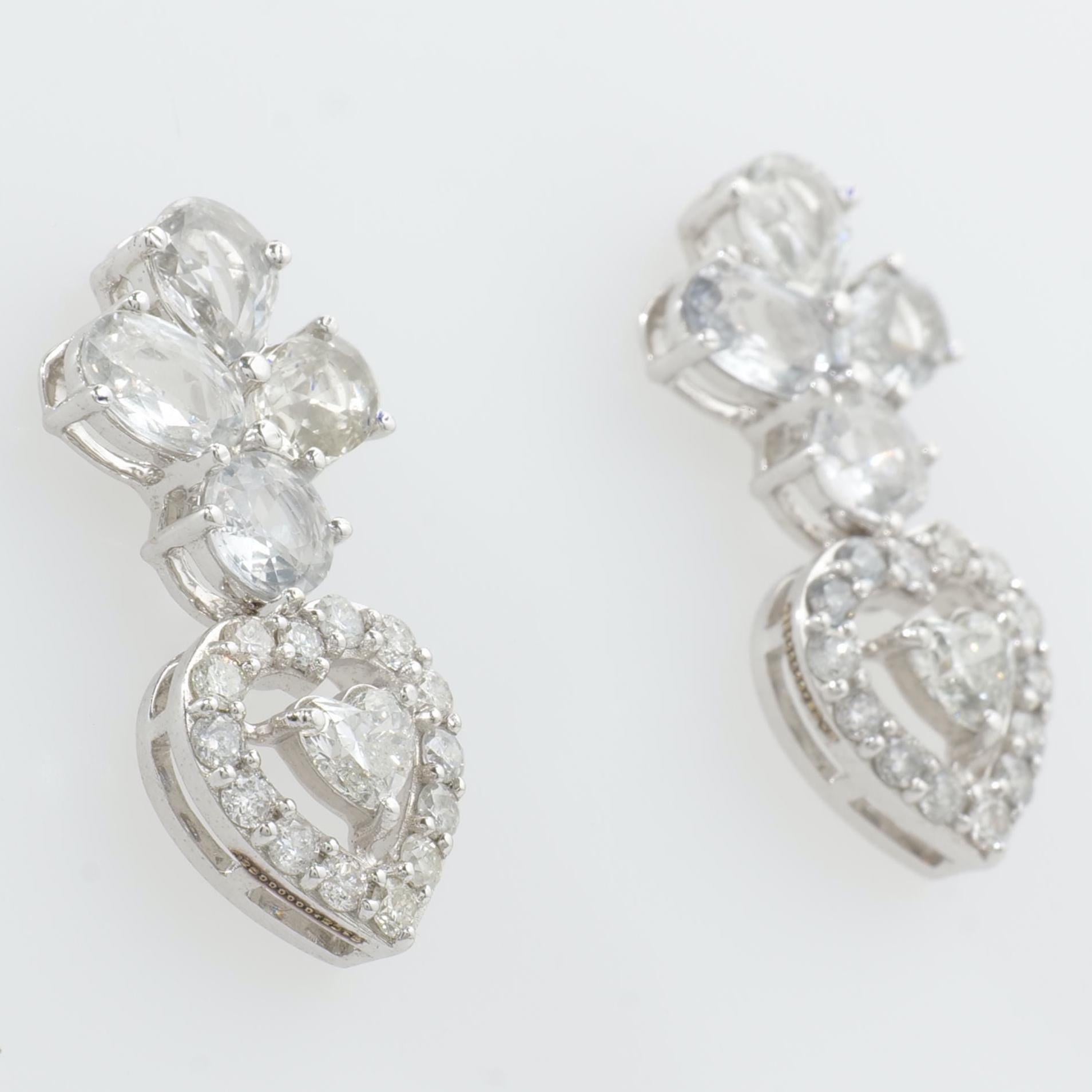 Boucles d'oreilles en or massif 14k (certifié) avec halo de diamants en forme de cœur floral Neuf - En vente à New Delhi, DL