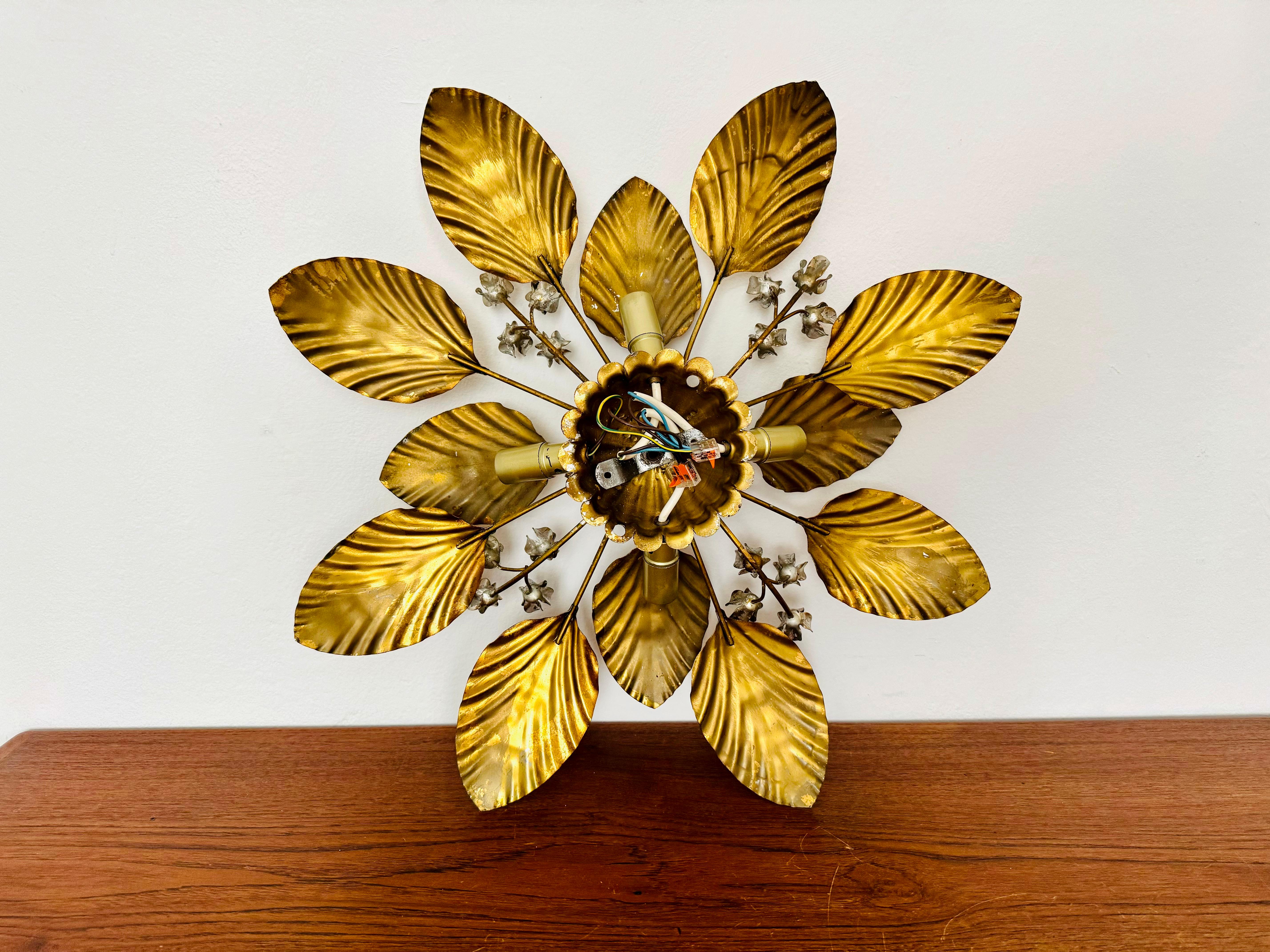 Florale Hollywood Regency Wand- oder Deckenleuchte von Hans Kögl im Angebot 10