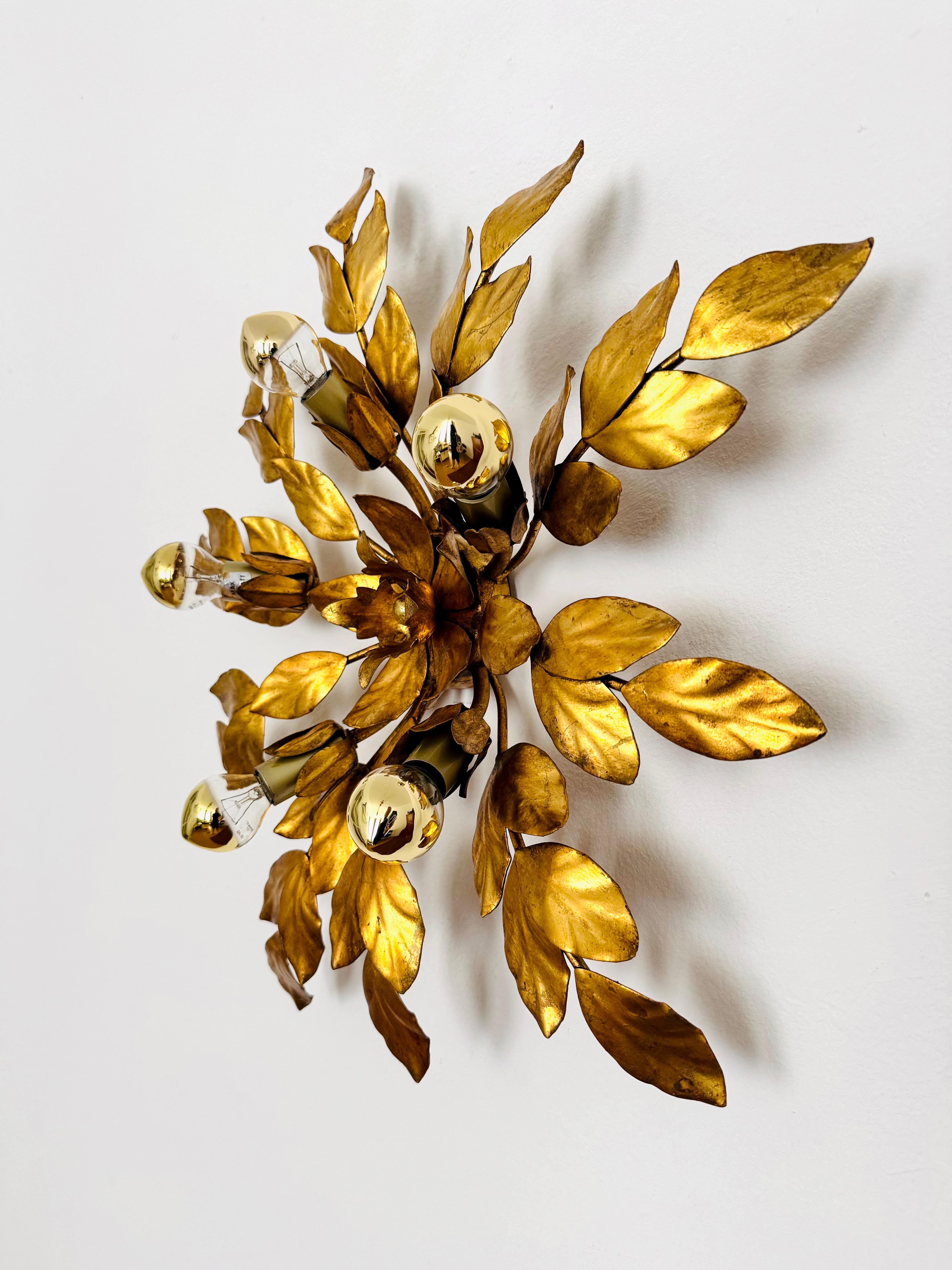 Floral Hollywood Regency Wall or Ceiling Lamp In Good Condition For Sale In München, DE