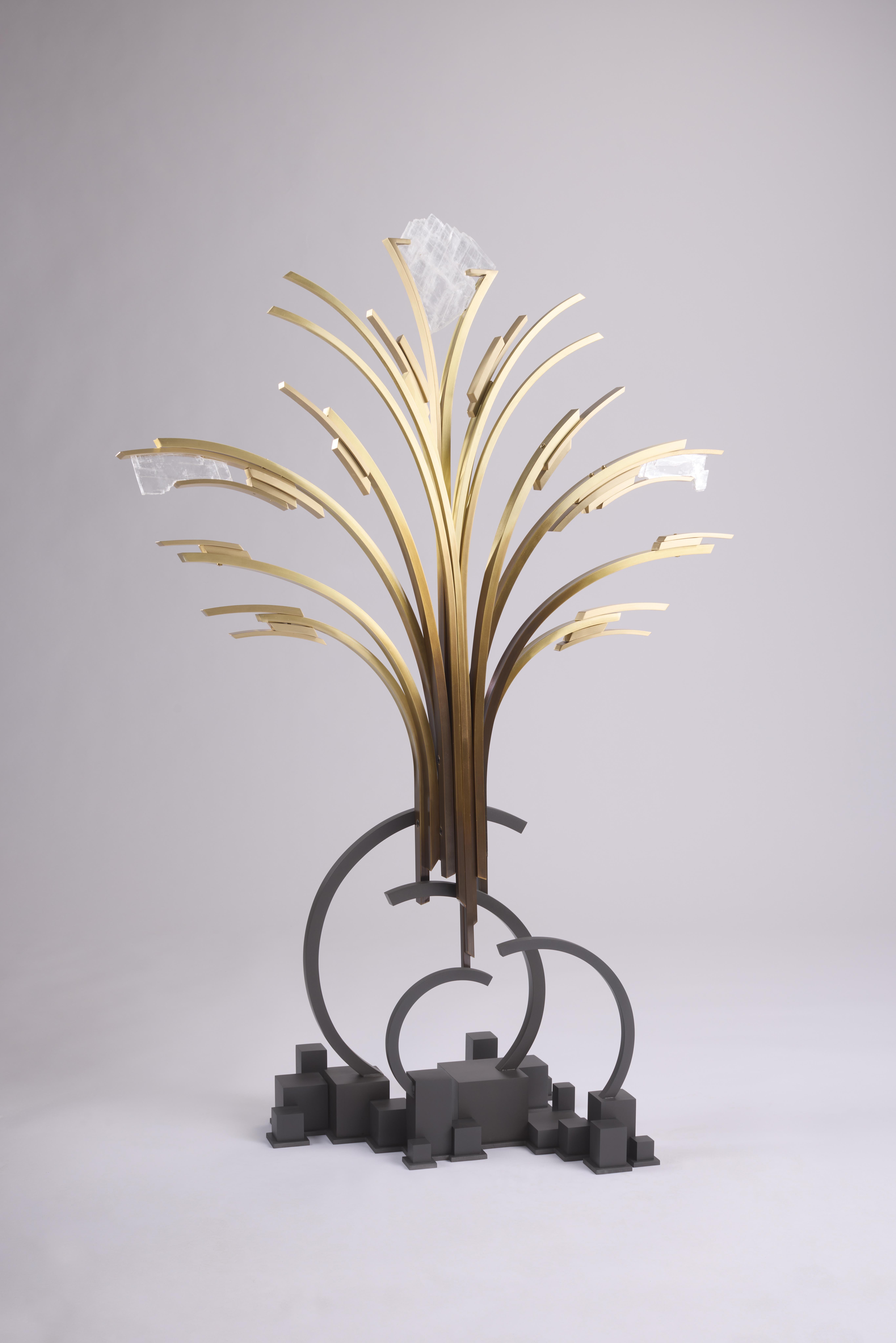 Material : steel, brass, Selenite stone
Finish : sandblasted steel and satin gunmetal, brass with a shaded patina and glossy varnish Weight : 20 kg

___

This floral imaginary presents a bouquet emerging from the earth, as if in suspension. The